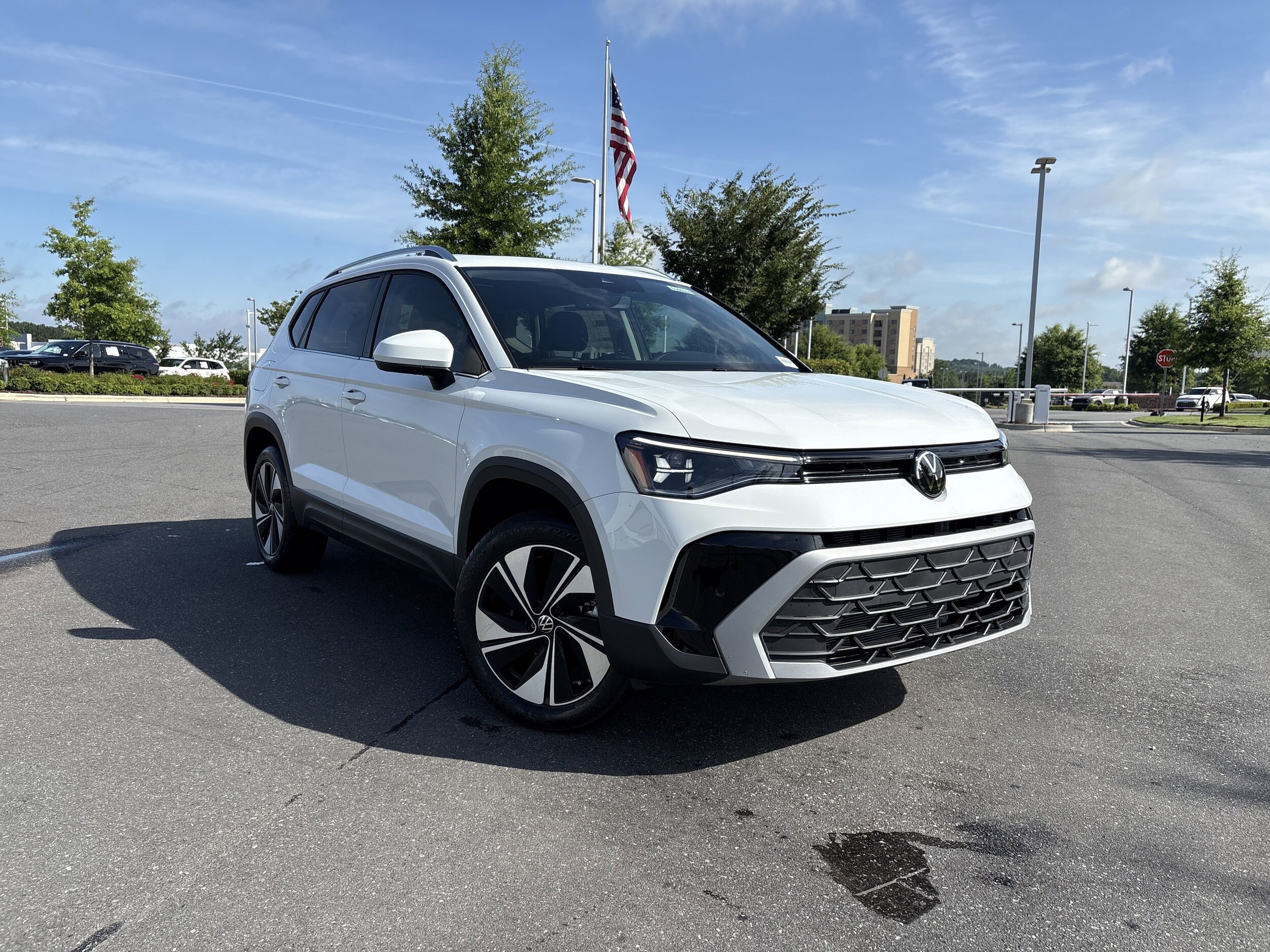 2025 Volkswagen Taos SE photo 2