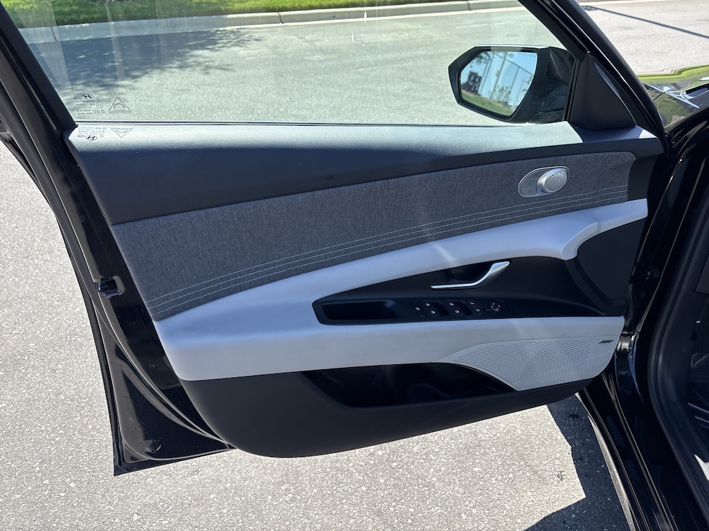Used 2025 Hyundai Elantra Hybrid Limited Sedan