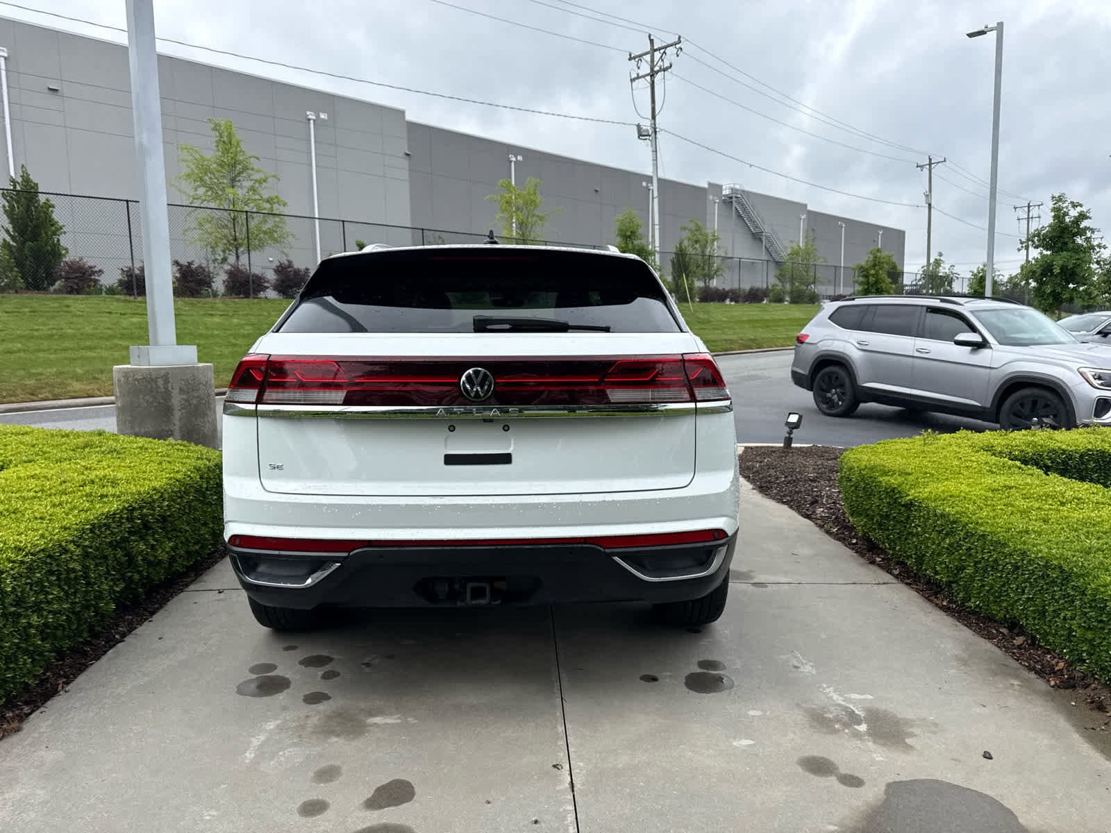 2024 Volkswagen Atlas Cross Sport 2.0T SE w/Technology photo 5
