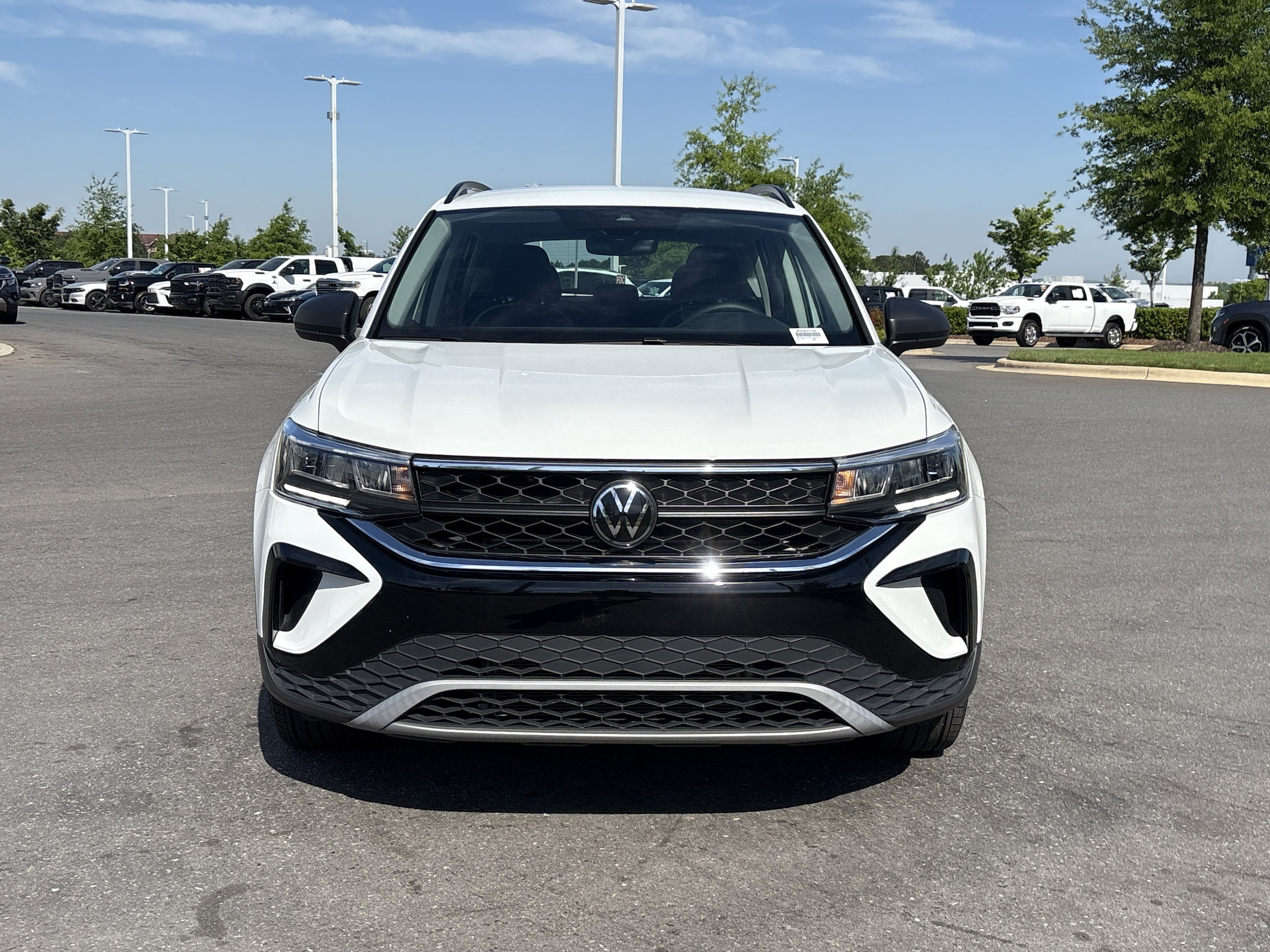 2024 Volkswagen Taos 1.5T S photo 2