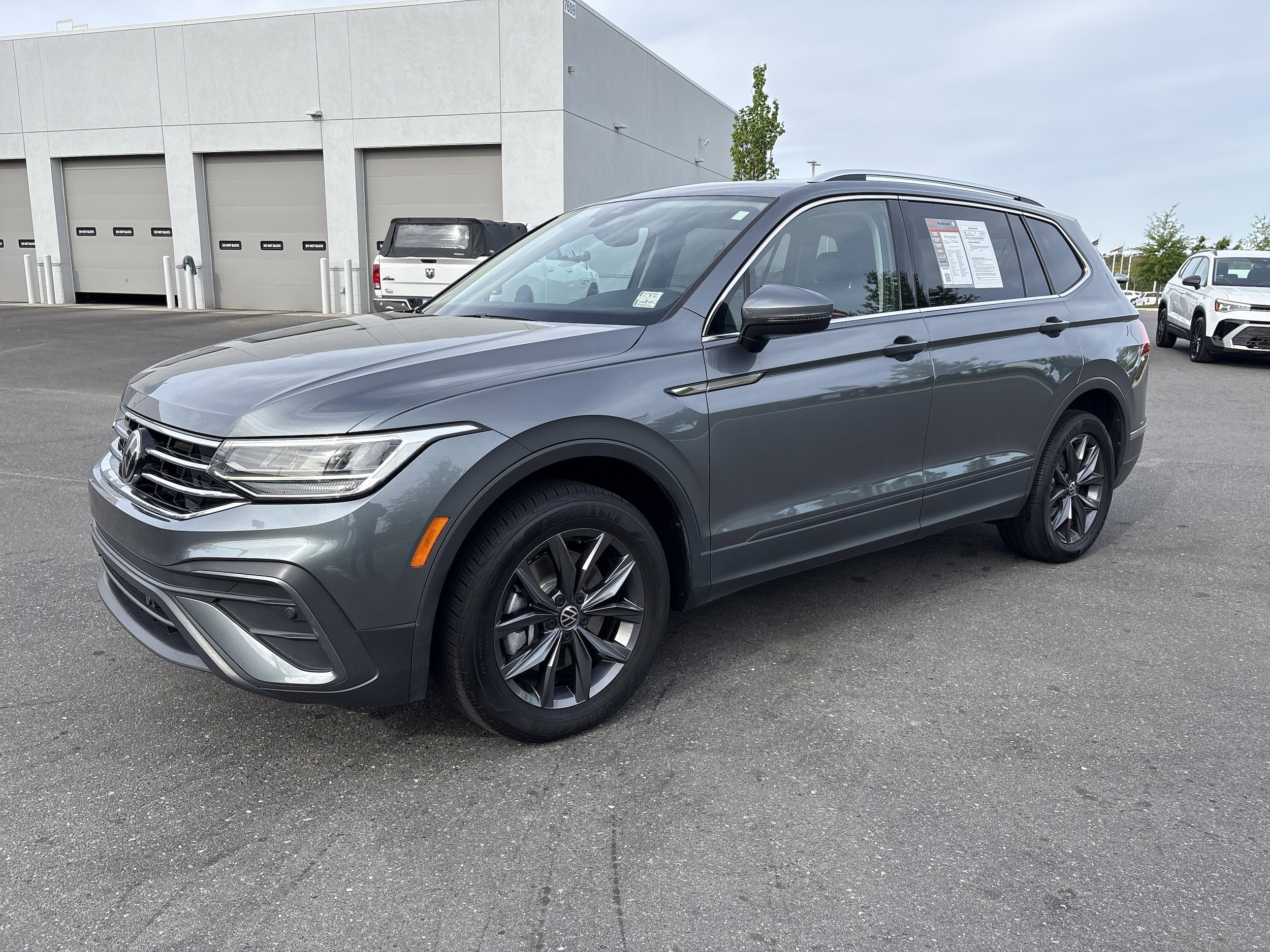 2023 Volkswagen Tiguan 2.0T SE photo 4