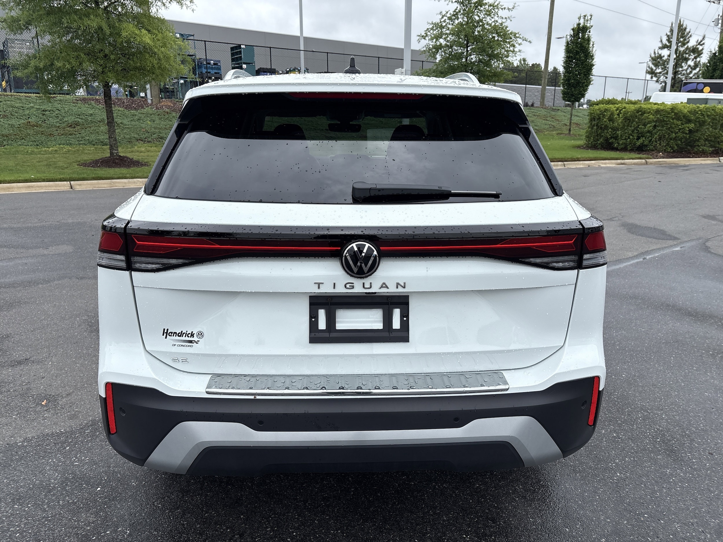 2025 Volkswagen Tiguan 2.0T SE photo 3