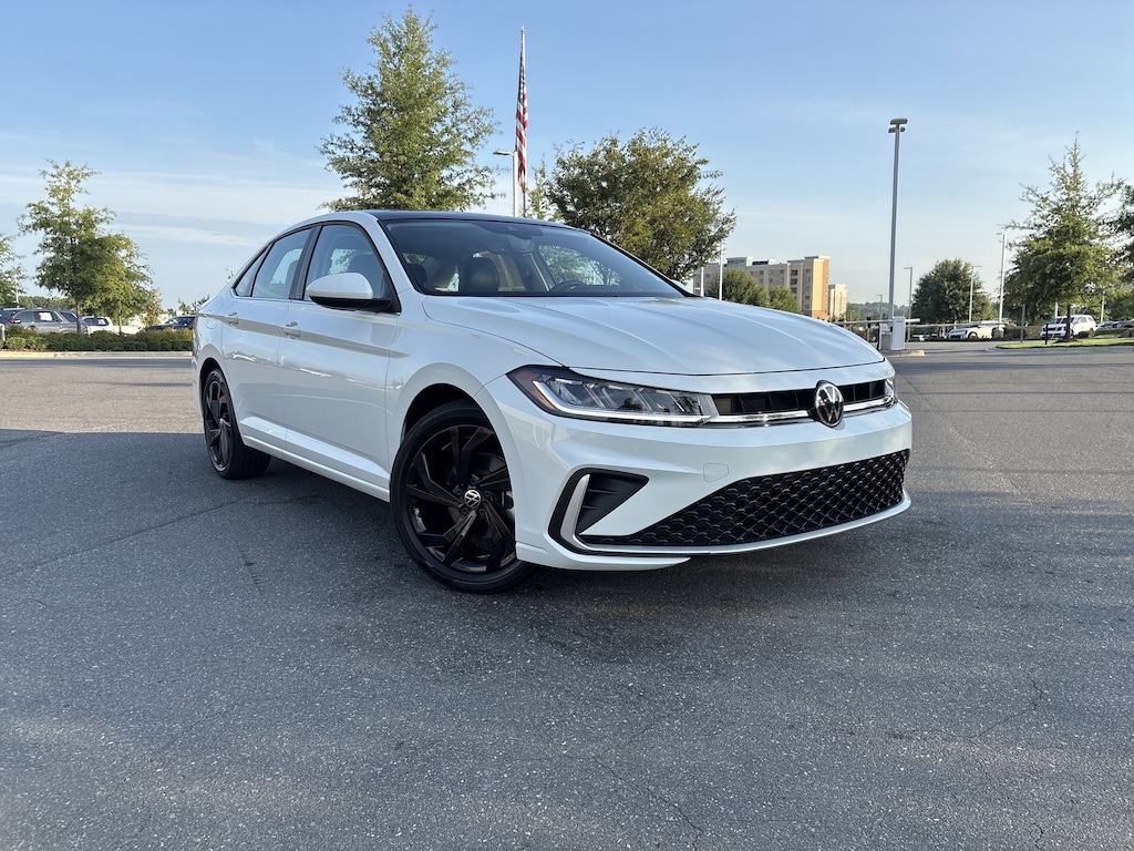 Certified 2025 Volkswagen Jetta 1.5T SE Sedan