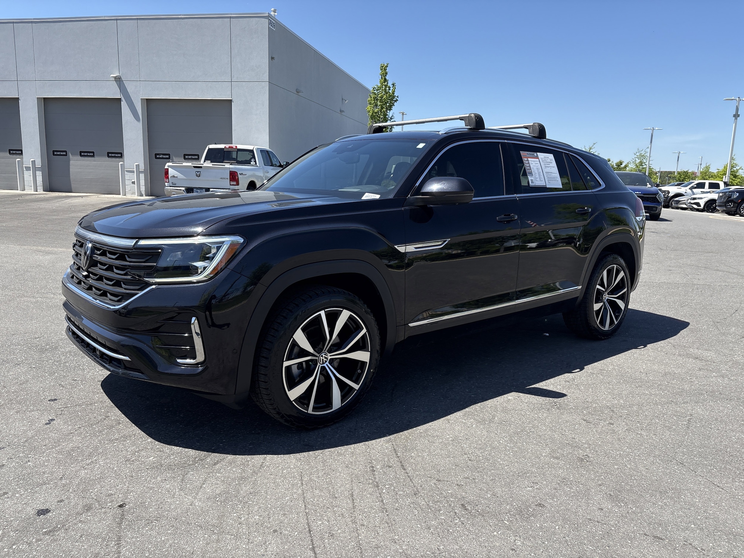 2024 Volkswagen Atlas Cross Sport 2.0T SEL Premium R-Line photo 4