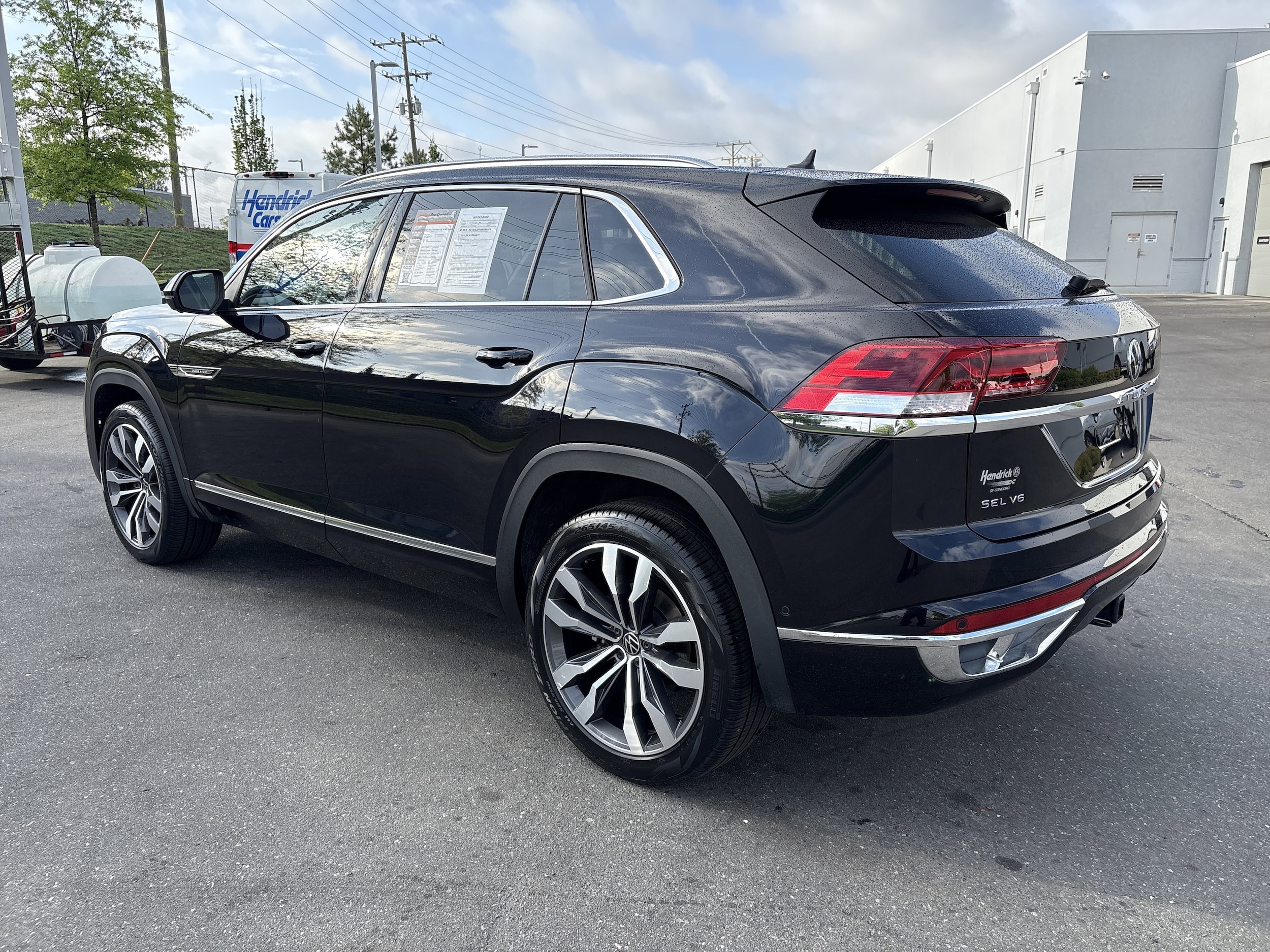 2023 Volkswagen Atlas Cross Sport 3.6L V6 SEL Premium R-Line photo 5