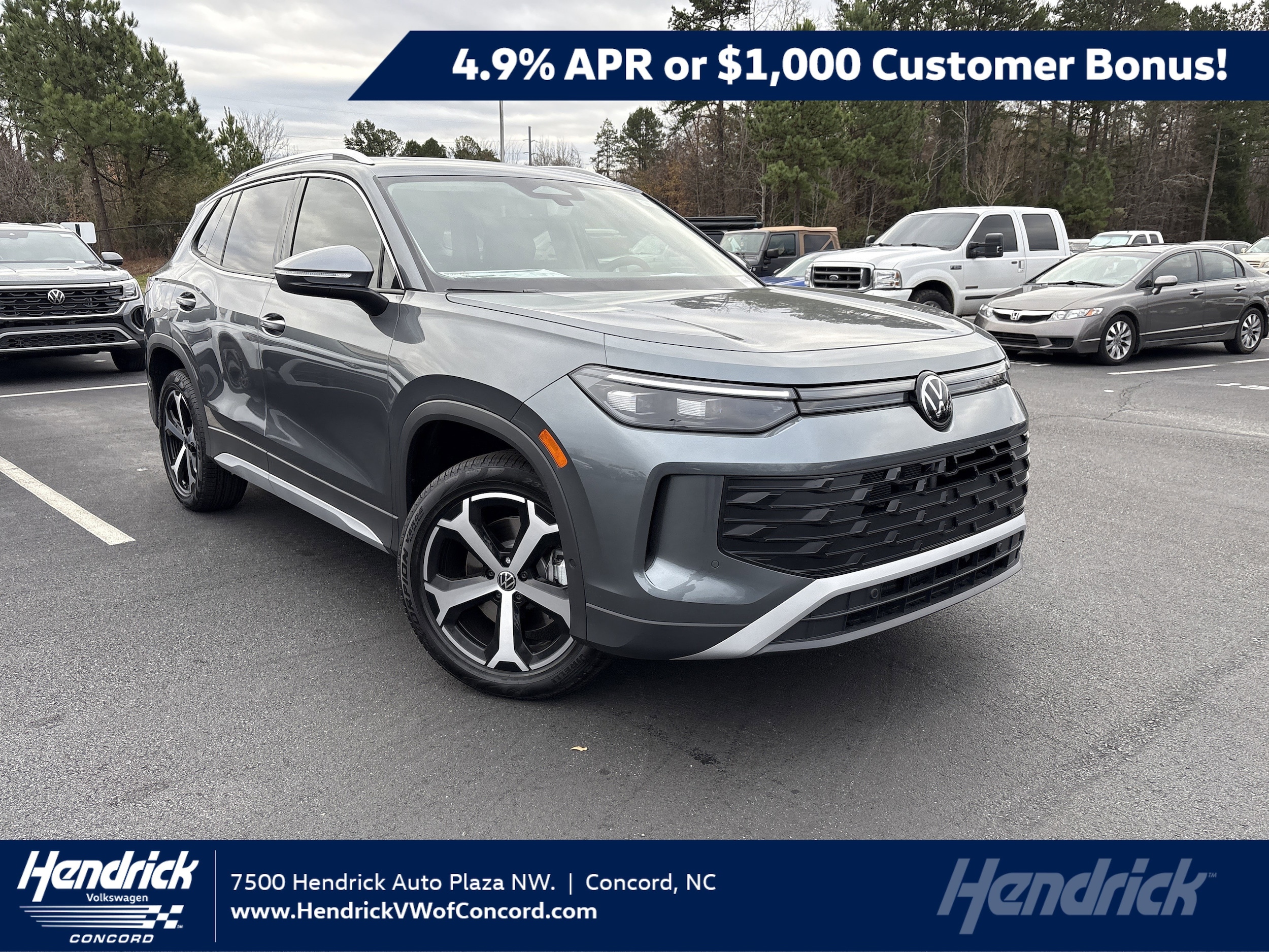 2026 Volkswagen Tiguan SE's photo