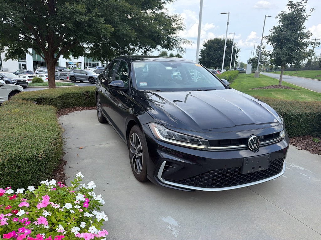 Used 2025 Volkswagen Jetta 1.5T SE Sedan