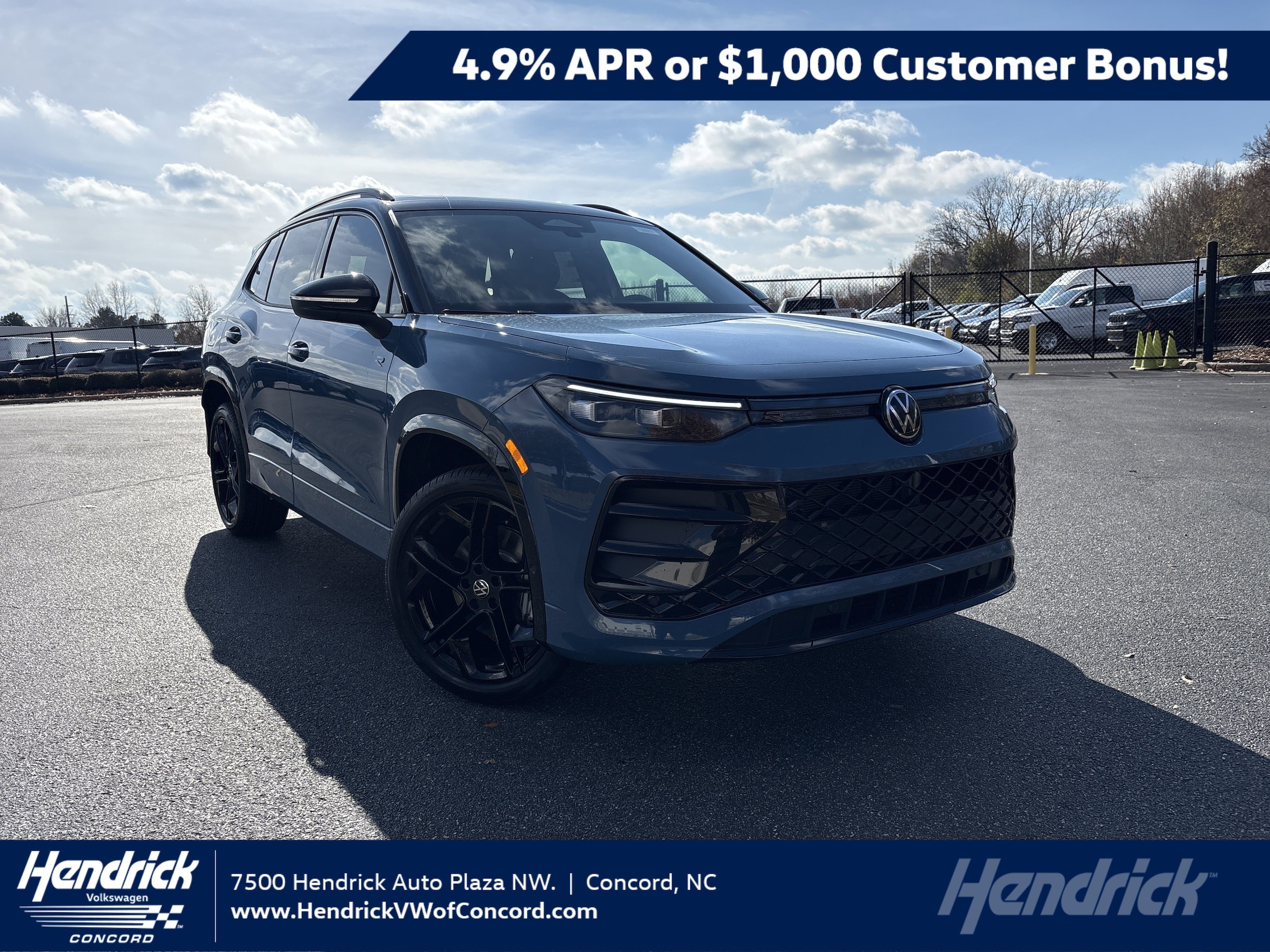 2026 Volkswagen Tiguan SE R-LINE BLACK's photo