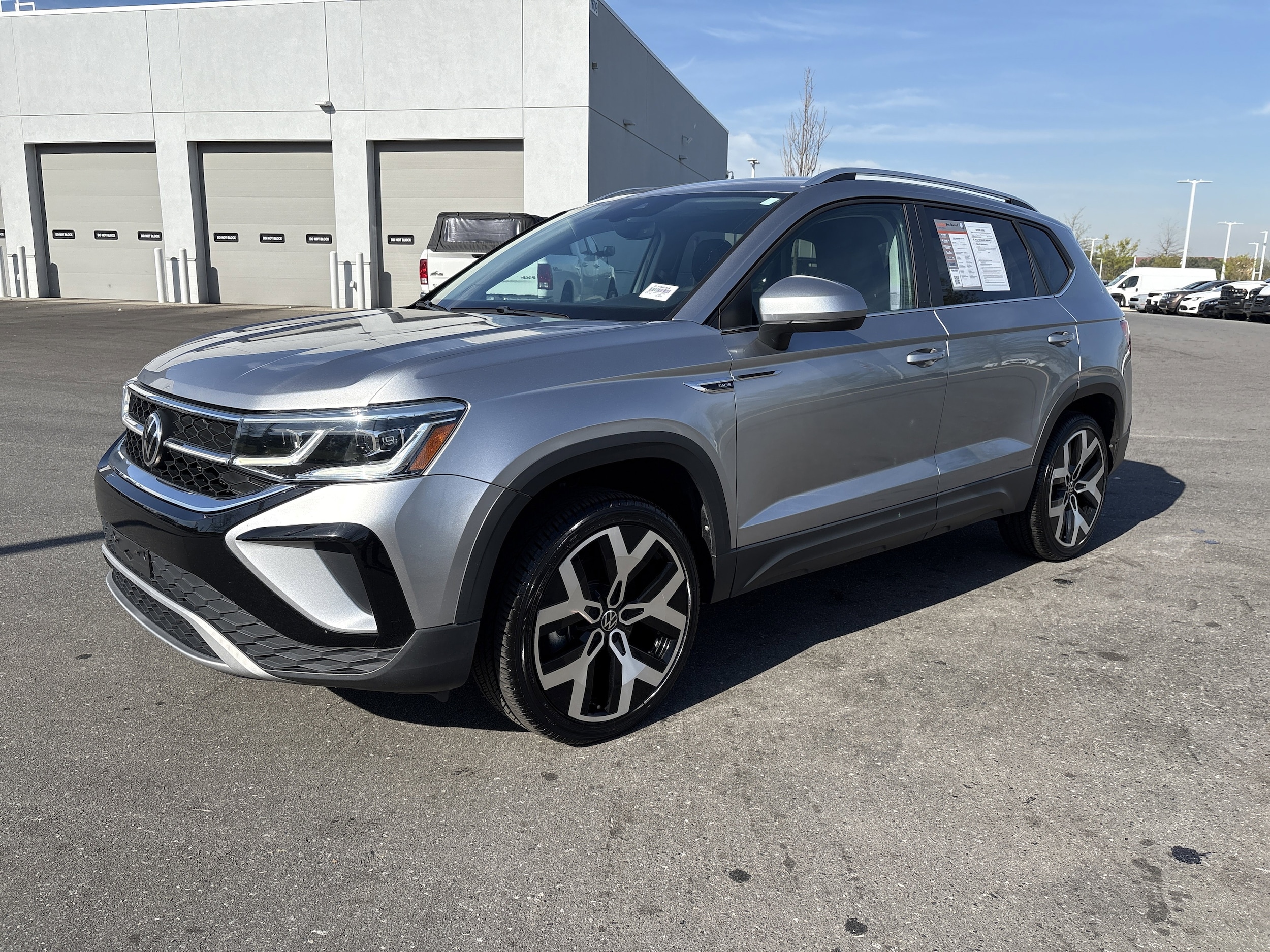 2022 Volkswagen Taos 1.5T SEL 4MOTION photo 4