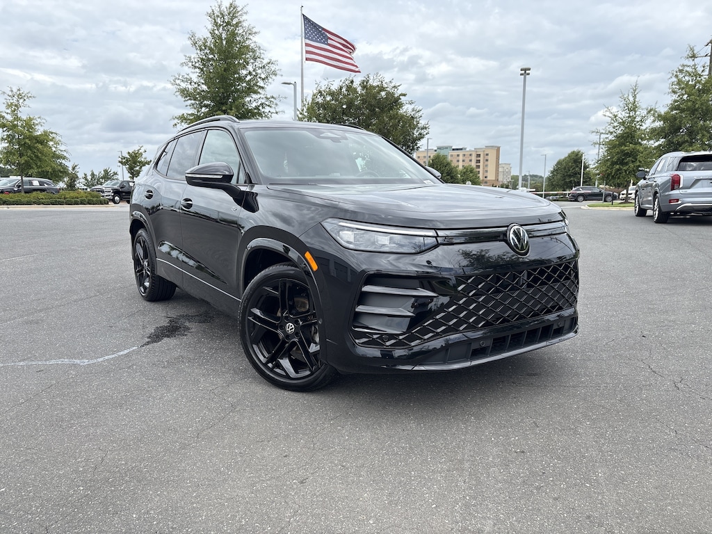 Certified 2025 Volkswagen Tiguan 2.0T SE R-Line Black SUV