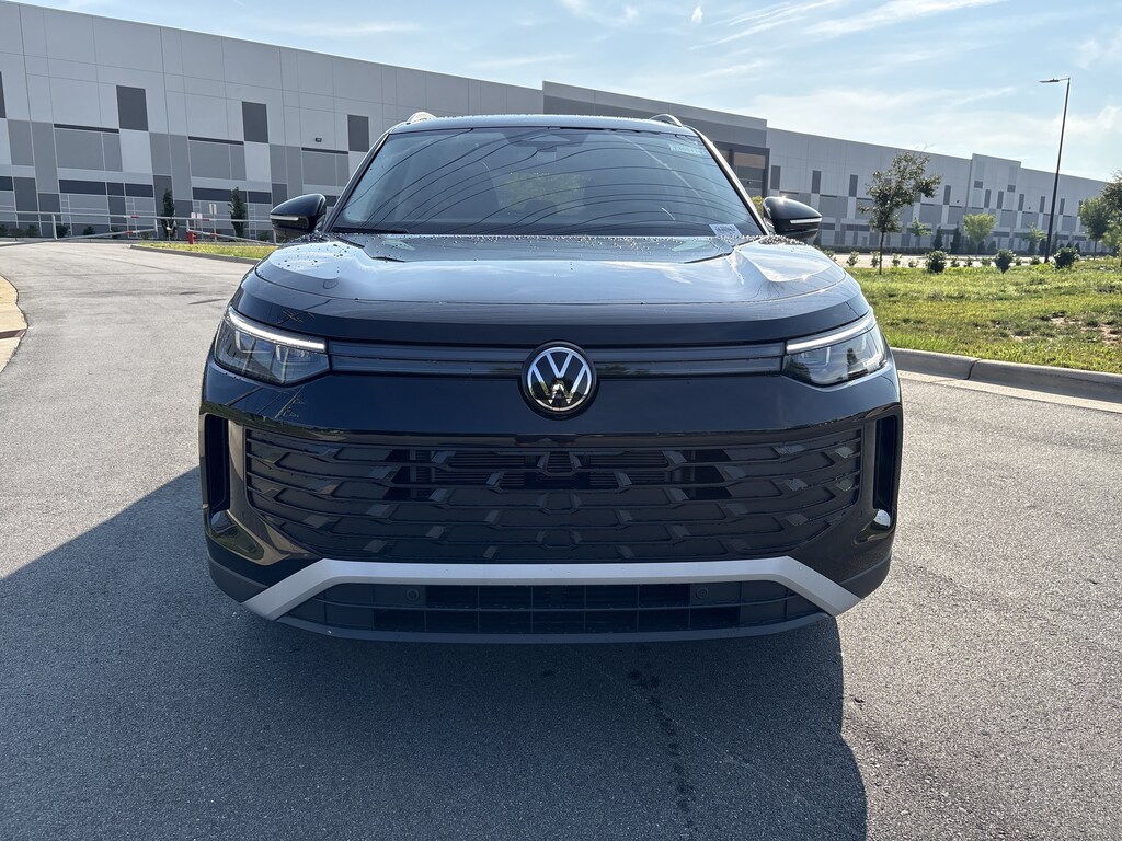 New 2026 Volkswagen Tiguan SE SUV