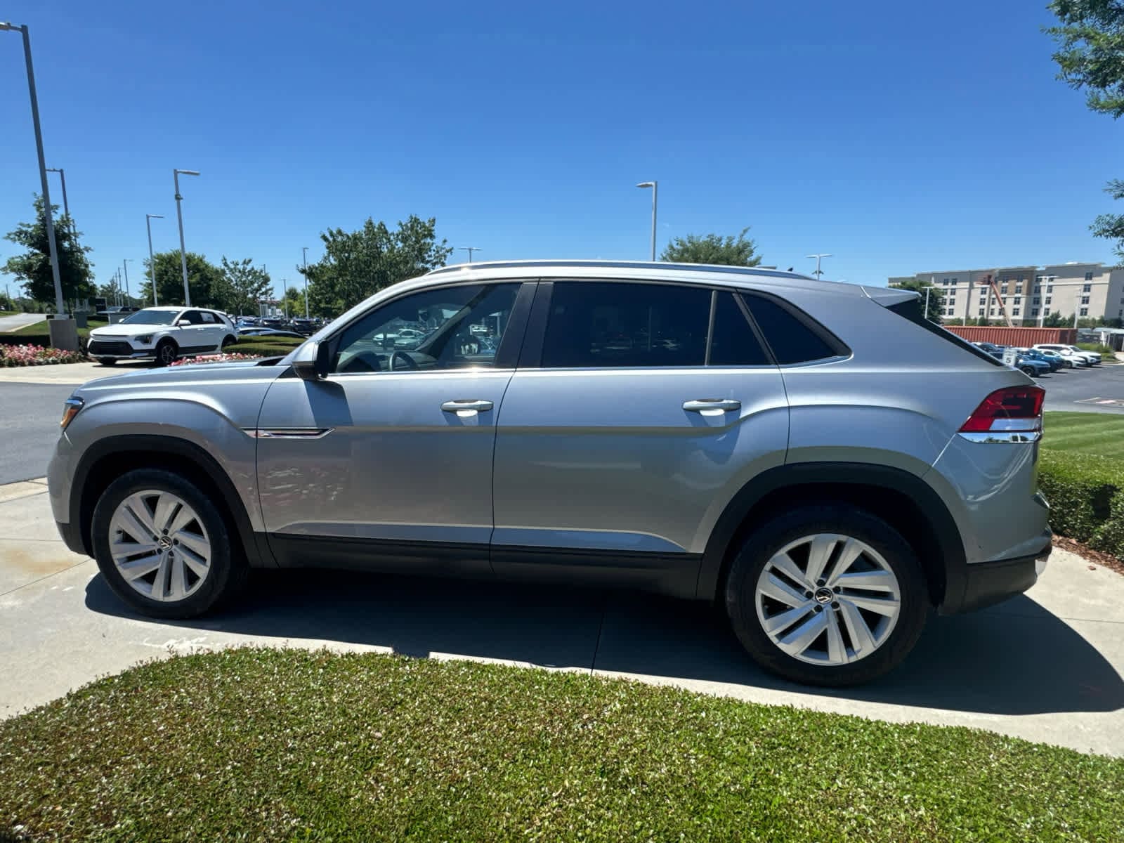 Volkswagen Atlas Cross Sport 3.6L V6 SE W/Technology
