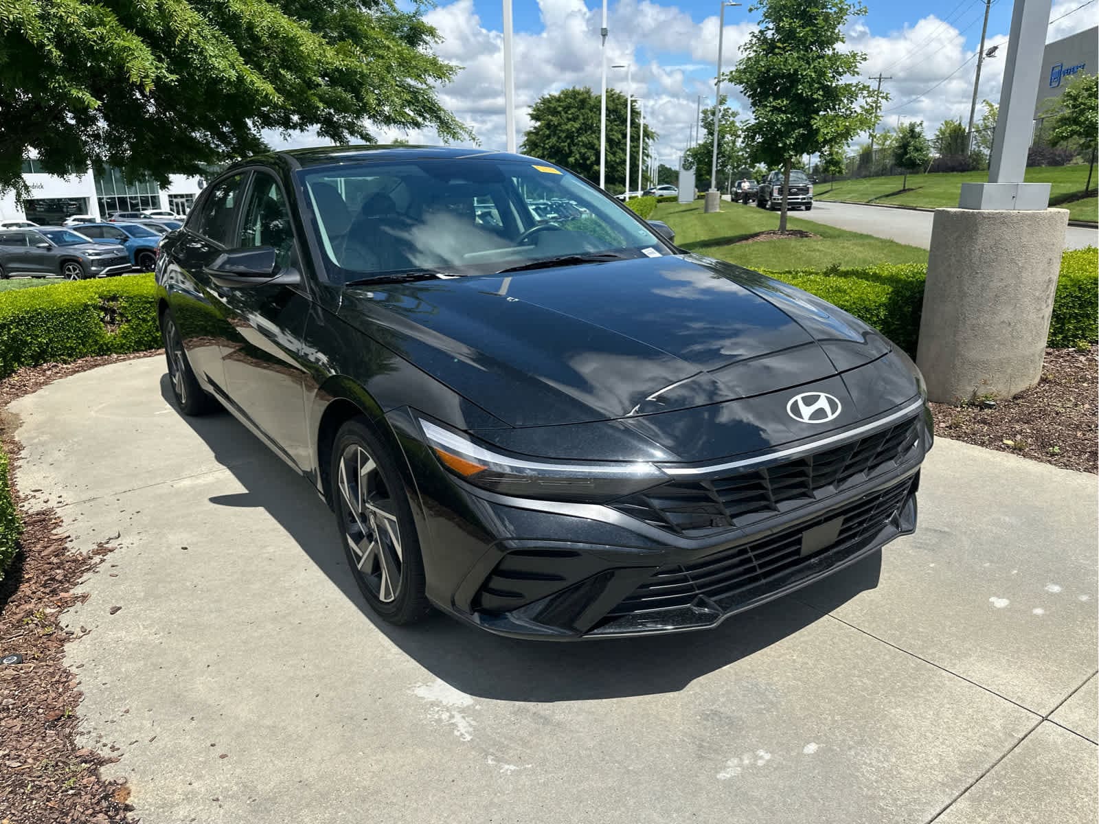 2025 Hyundai Elantra Hybrid Limited photo 2