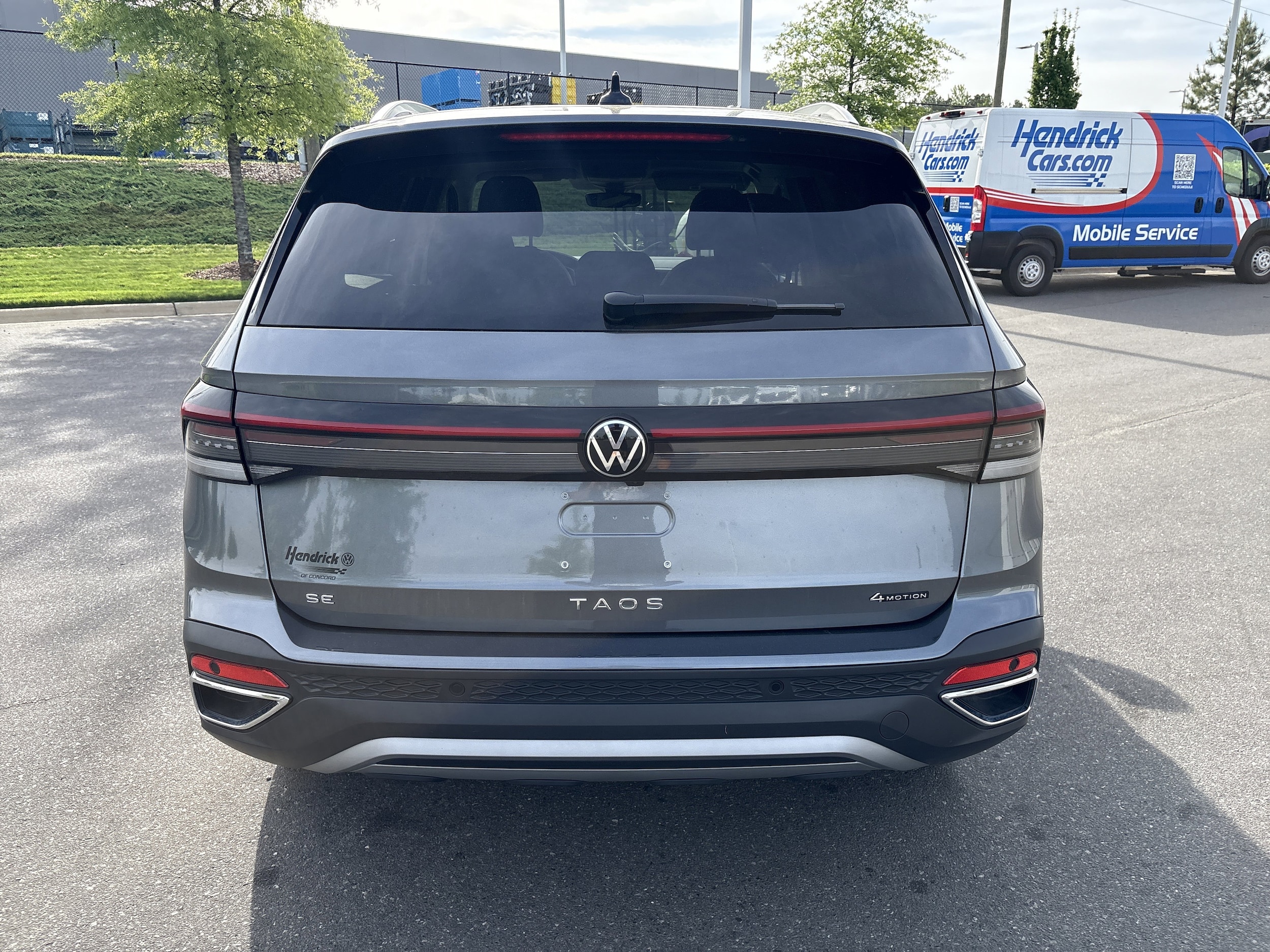 2025 Volkswagen Taos 1.5T SE photo 3