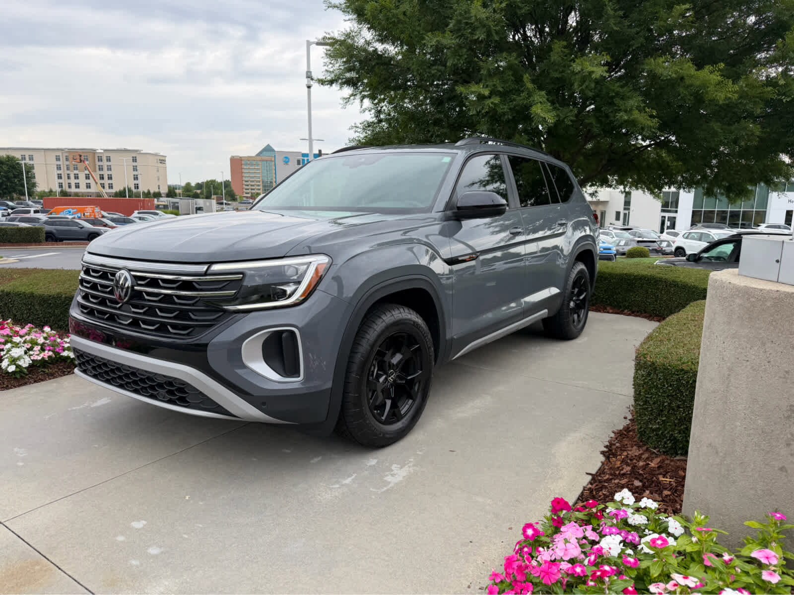 Volkswagen Atlas 2.0T Peak Edition SE W/Technology