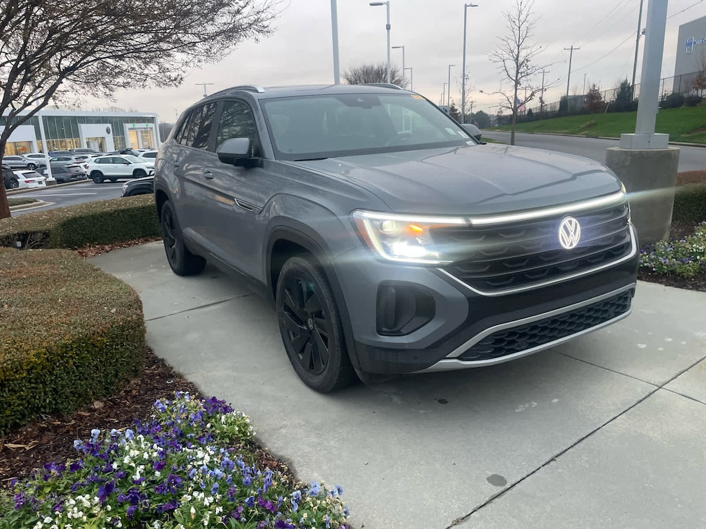 Used 2024 Volkswagen Atlas 2.0T SE w/Technology SUV