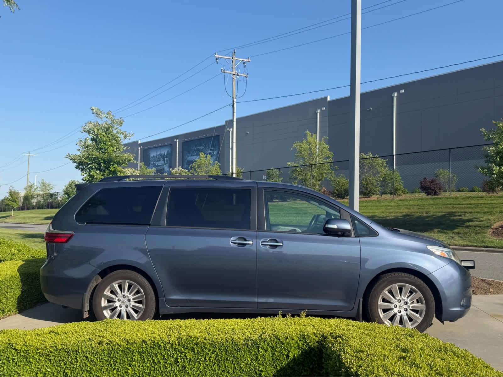 2016 Toyota Sienna Limited Premium 7 Passenger photo 3