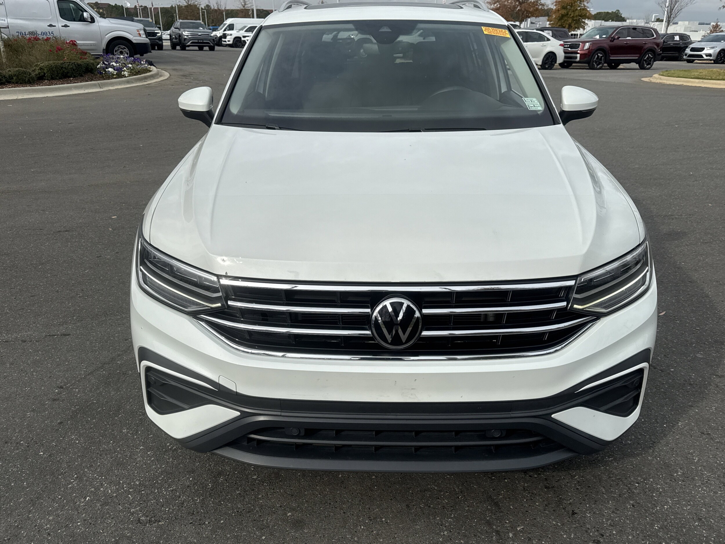 2023 Volkswagen Tiguan SE photo 3