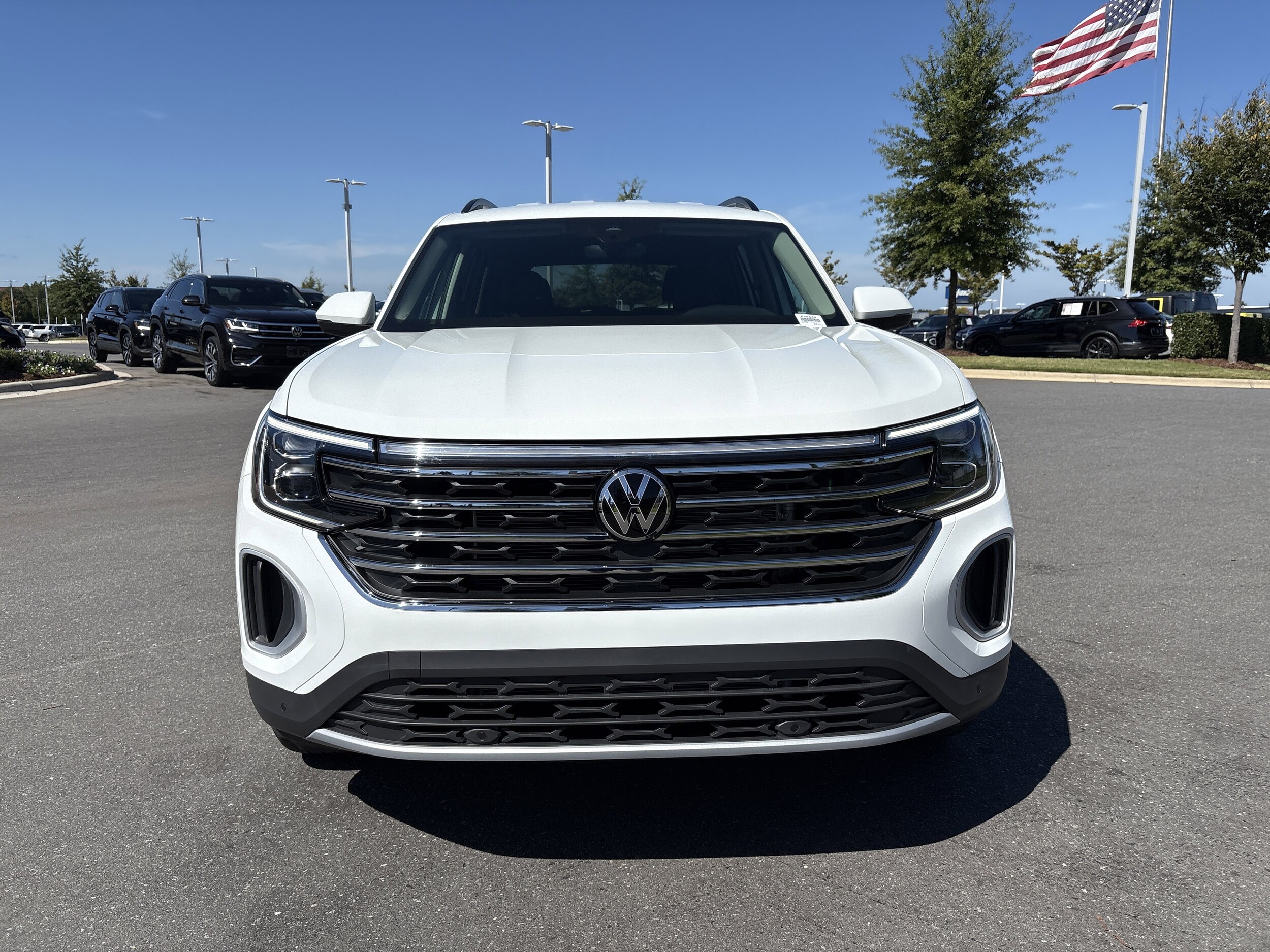 2025 Volkswagen Atlas SE Technology photo 3