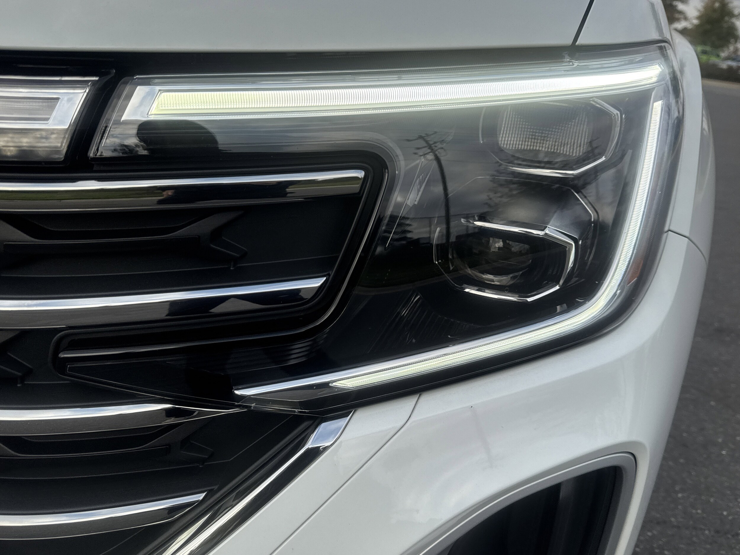 2025 Volkswagen Atlas SE Technology photo 2