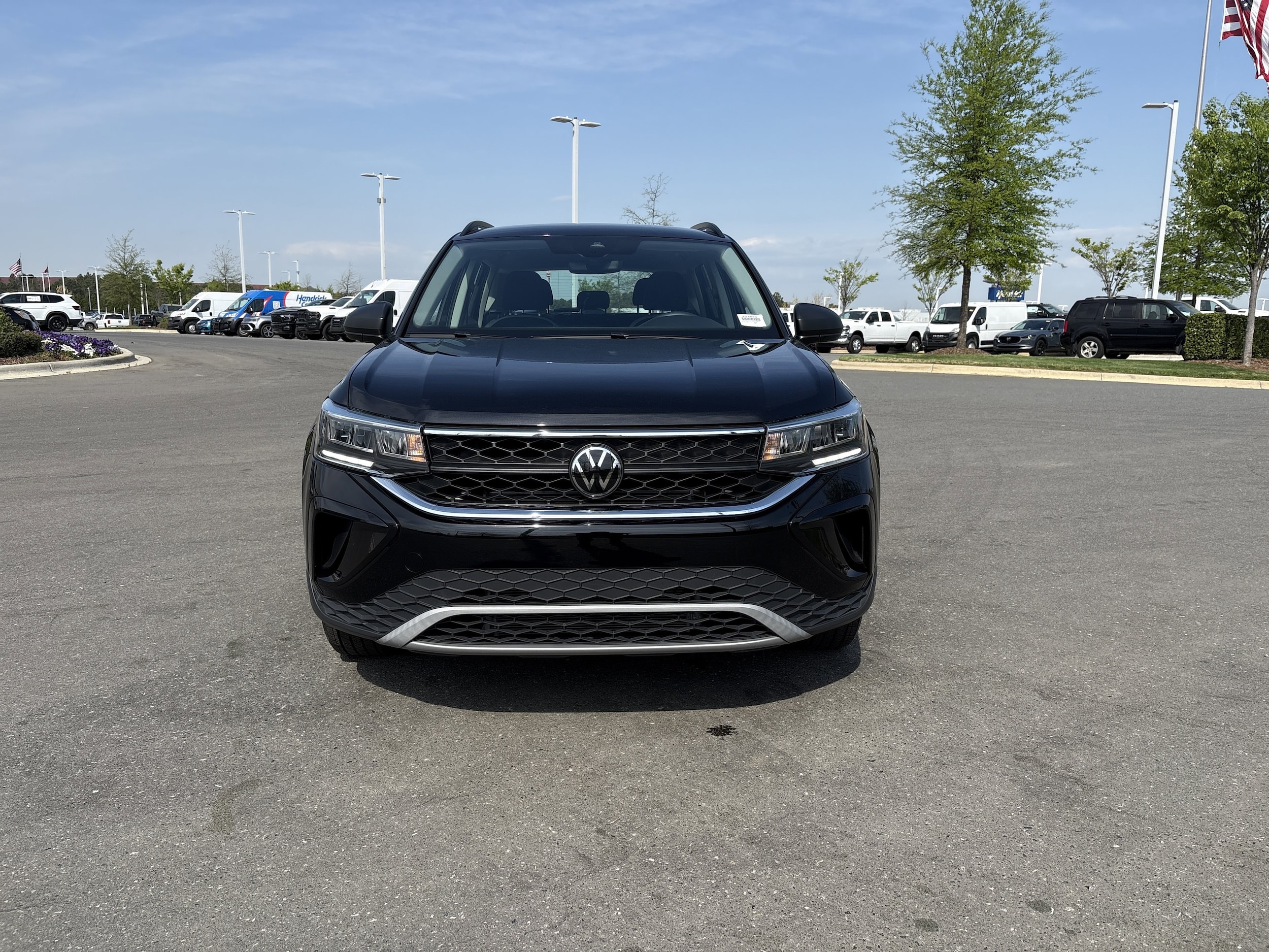 2024 Volkswagen Taos 1.5T S photo 2