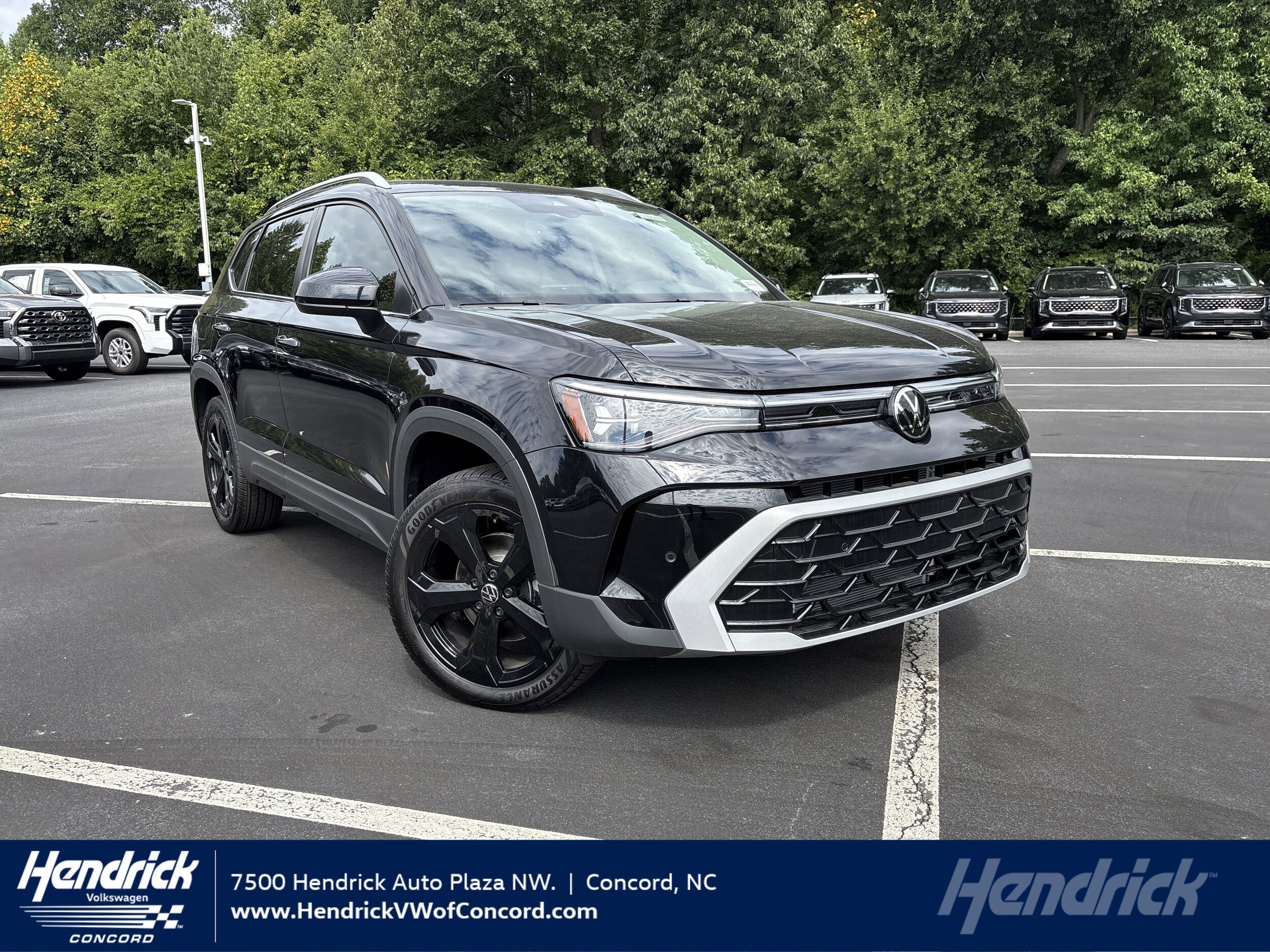 2025 Volkswagen Taos SEL's photo