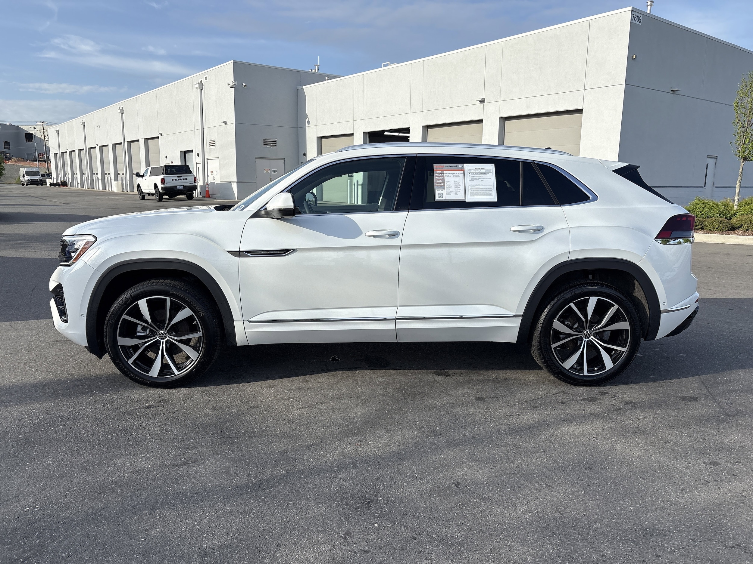 2026 Volkswagen Atlas Cross Sport 2.0T SEL Premium R-Line photo 4