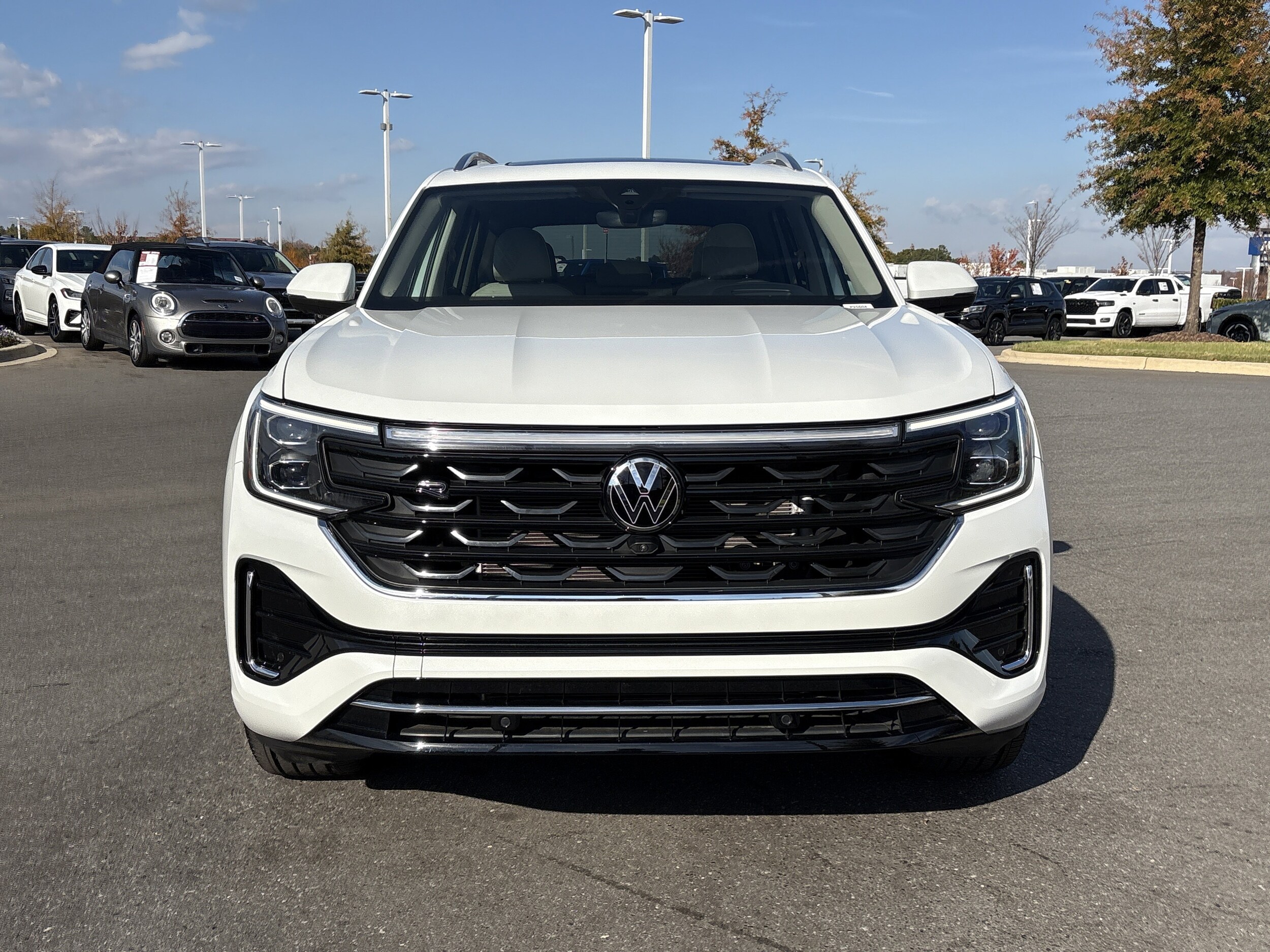 2025 Volkswagen Atlas SEL Premium R-Line photo 3