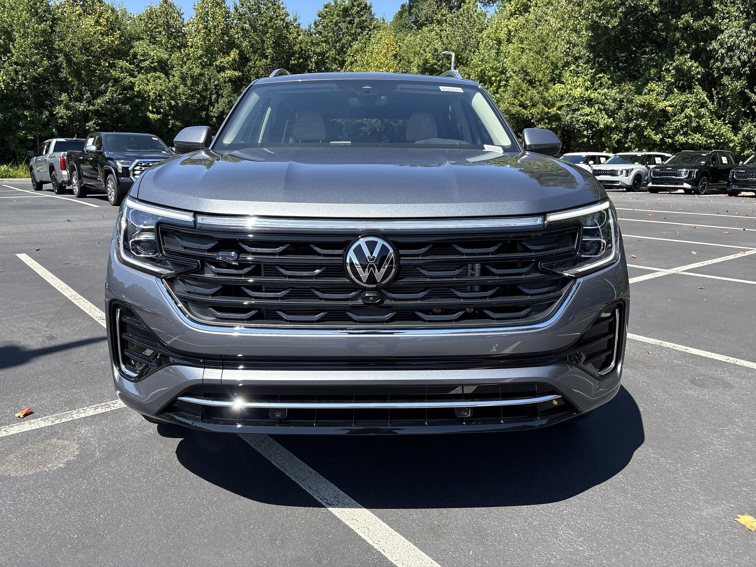 2025 Volkswagen Atlas SEL Premium R-Line photo 2