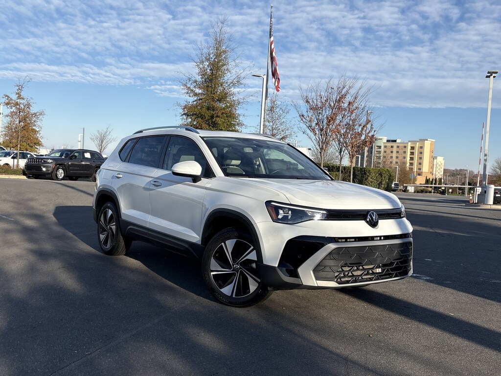 Certified 2025 Volkswagen Taos 1.5T SE SUV