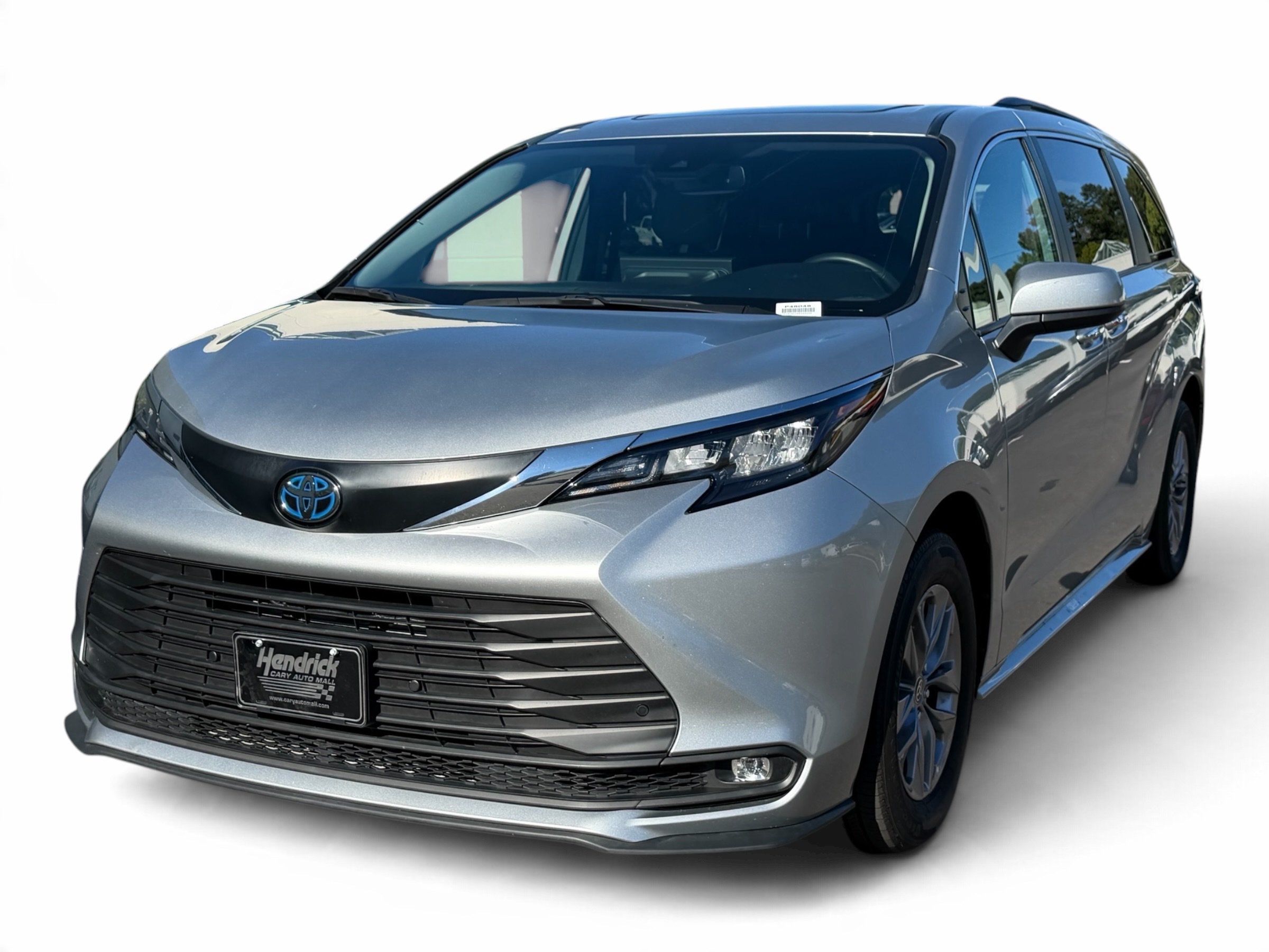 Used 2025 Toyota Sienna XLE Minivan