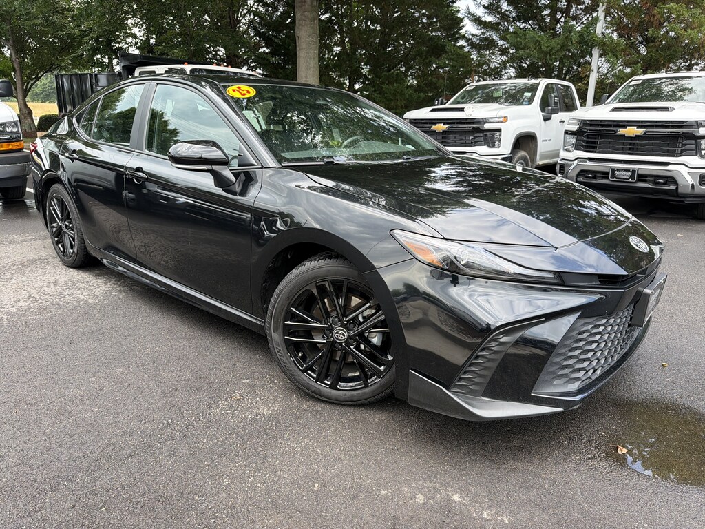 Used 2025 Toyota Camry SE Sedan