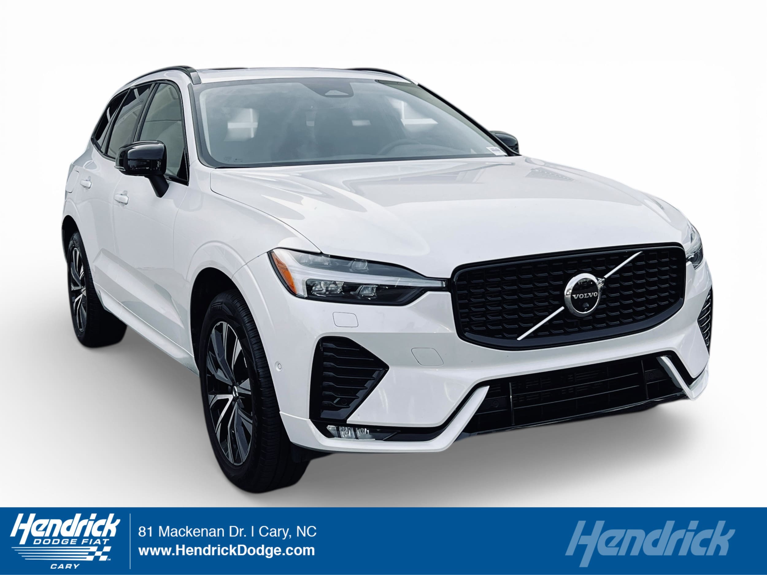 2025 Volvo XC60 Plus's photo