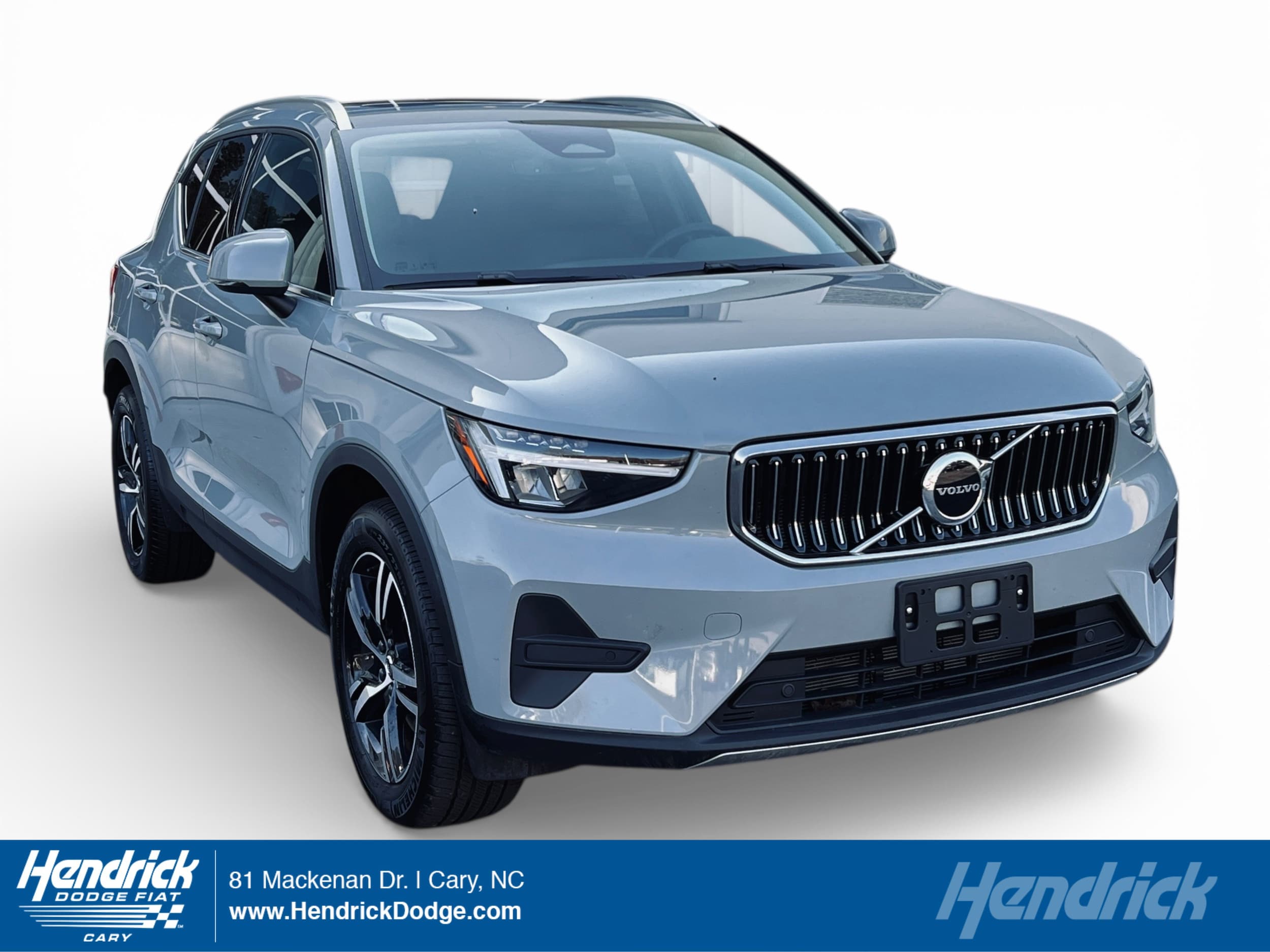 2025 Volvo XC40 Core's photo