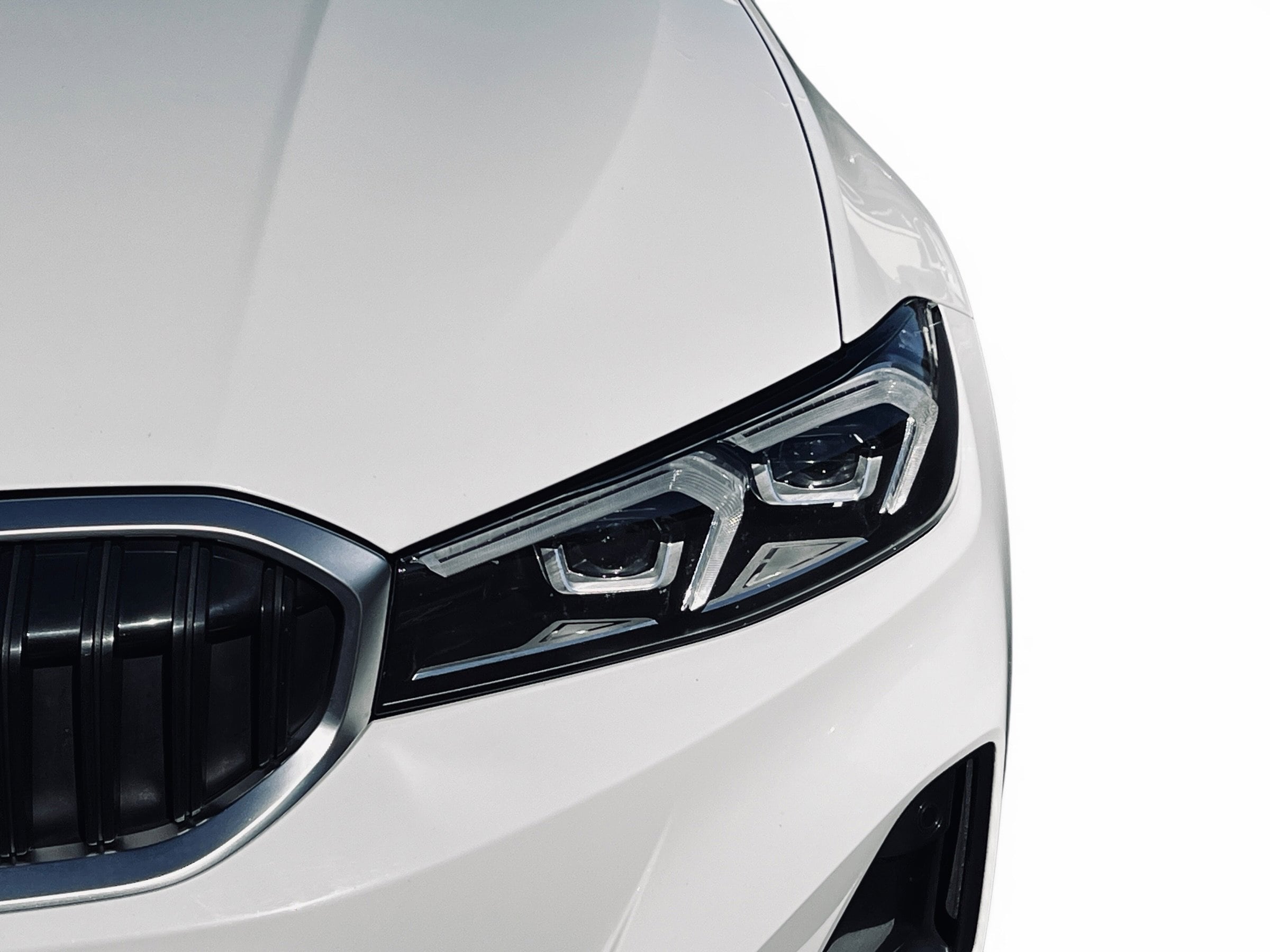 2025 BMW 3 Series 330i photo 4