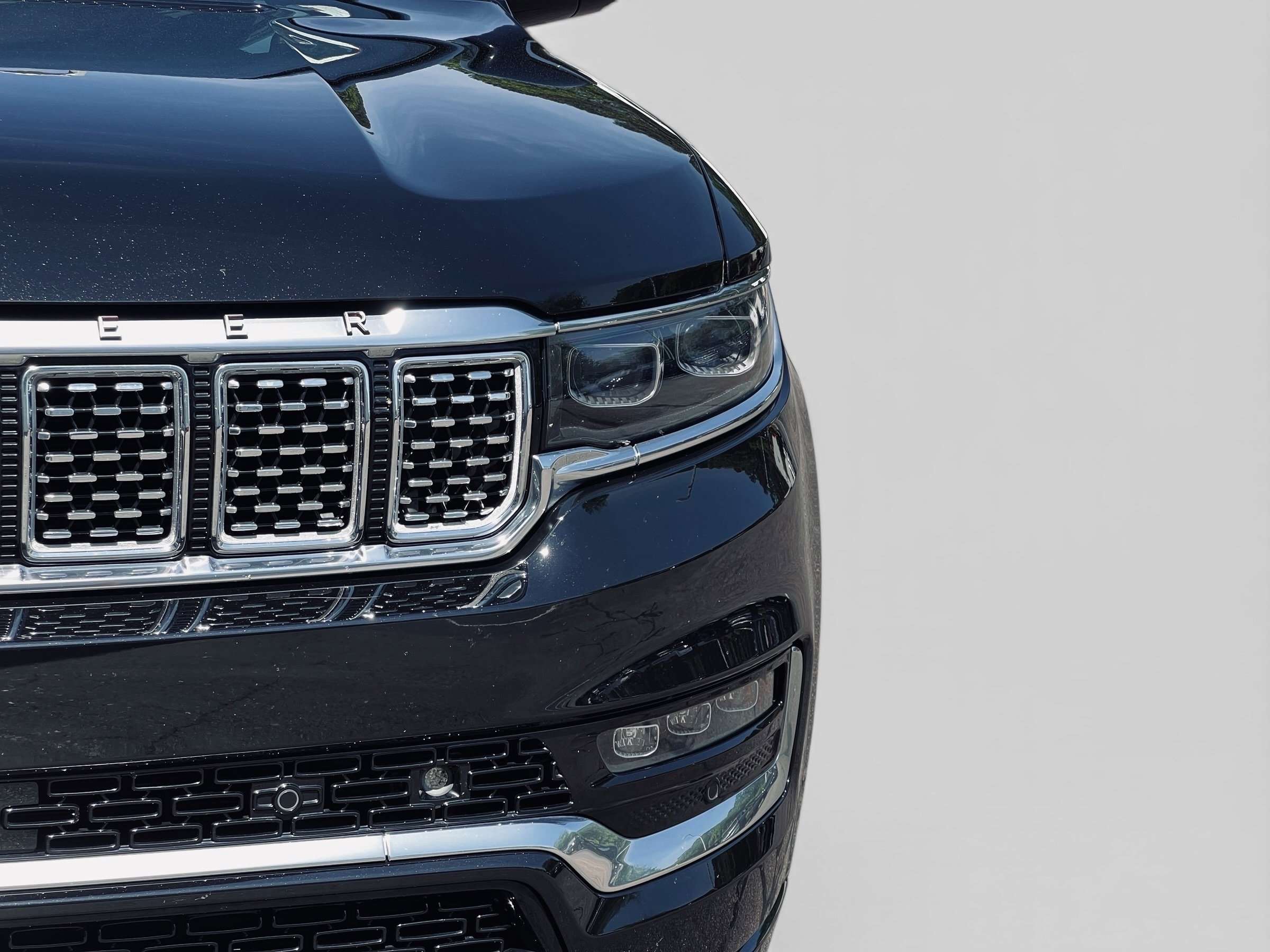 2023 Jeep Grand Wagoneer Series III photo 4