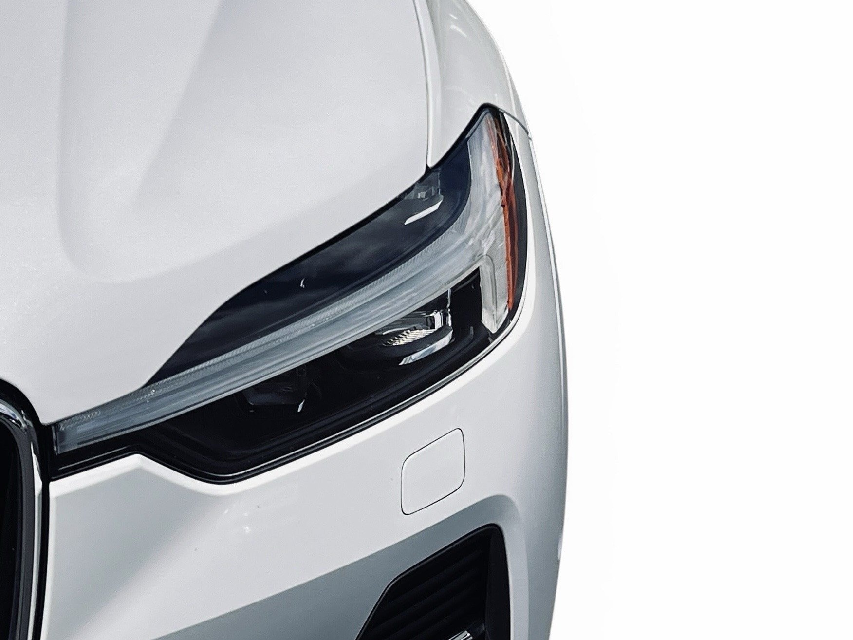 2023 Volvo XC60 Ultimate Bright Theme