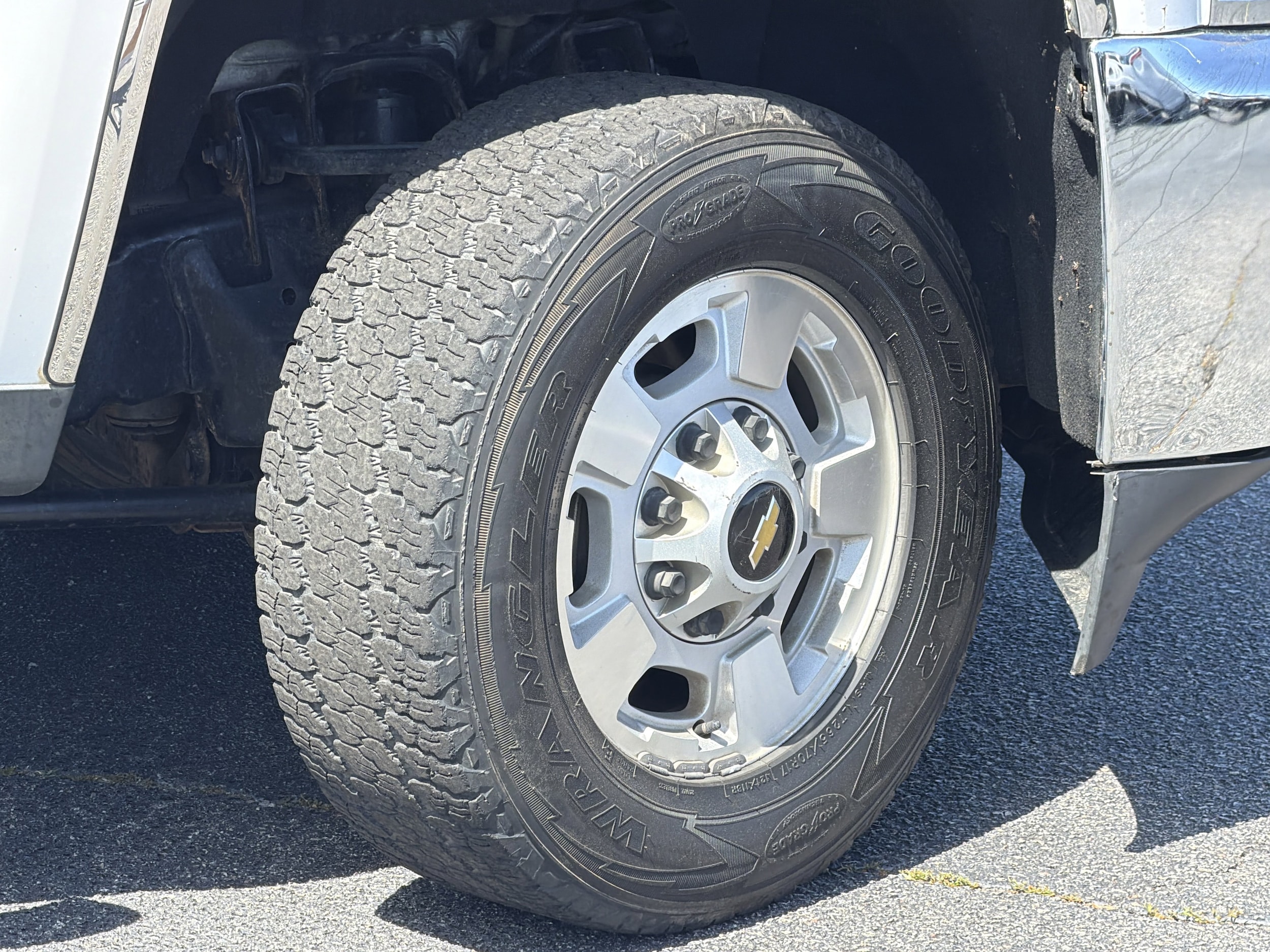 2015 Chevrolet Silverado 2500HD LT photo 4
