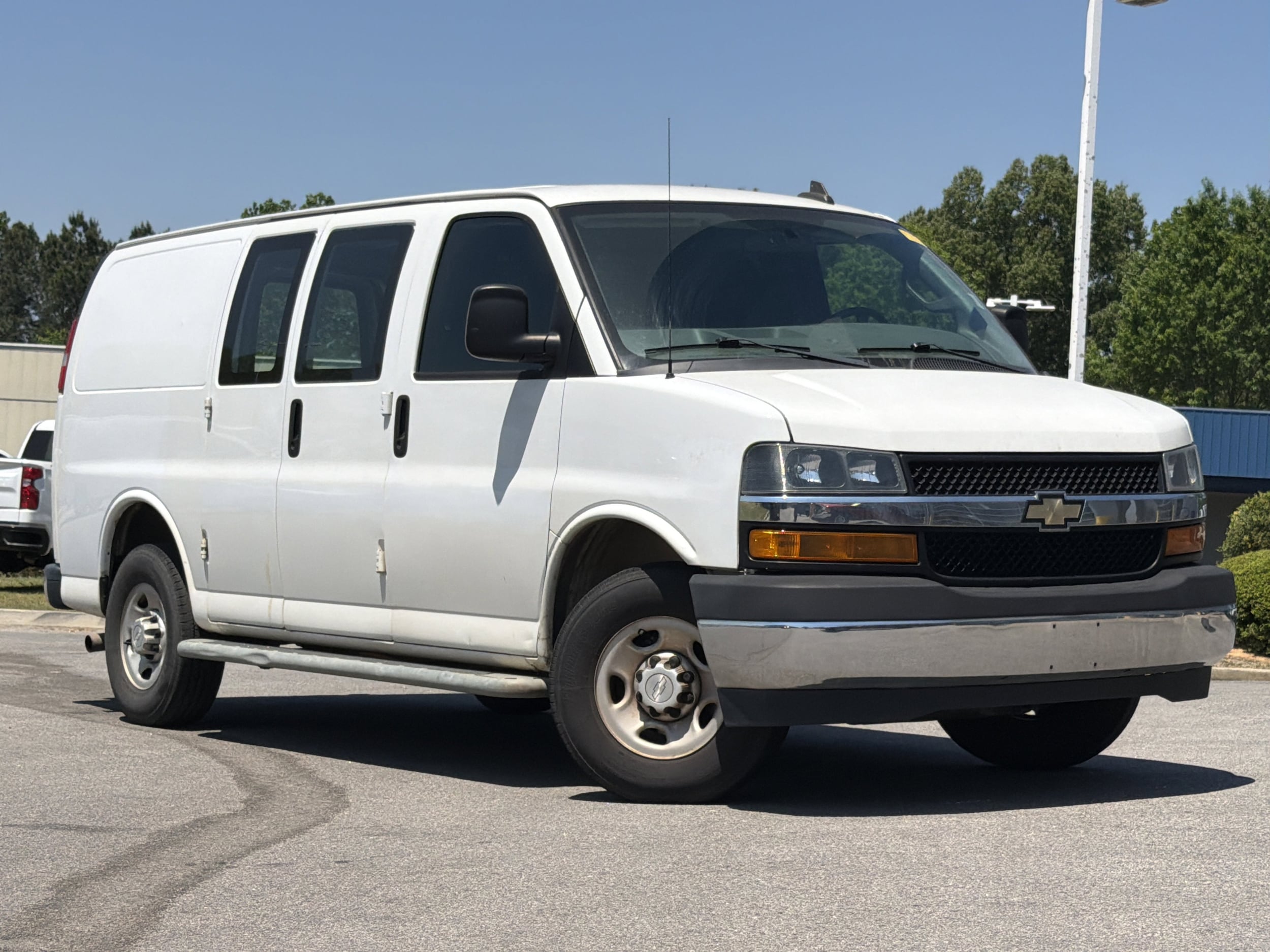 2019 Chevrolet Express Cargo Van photo 2