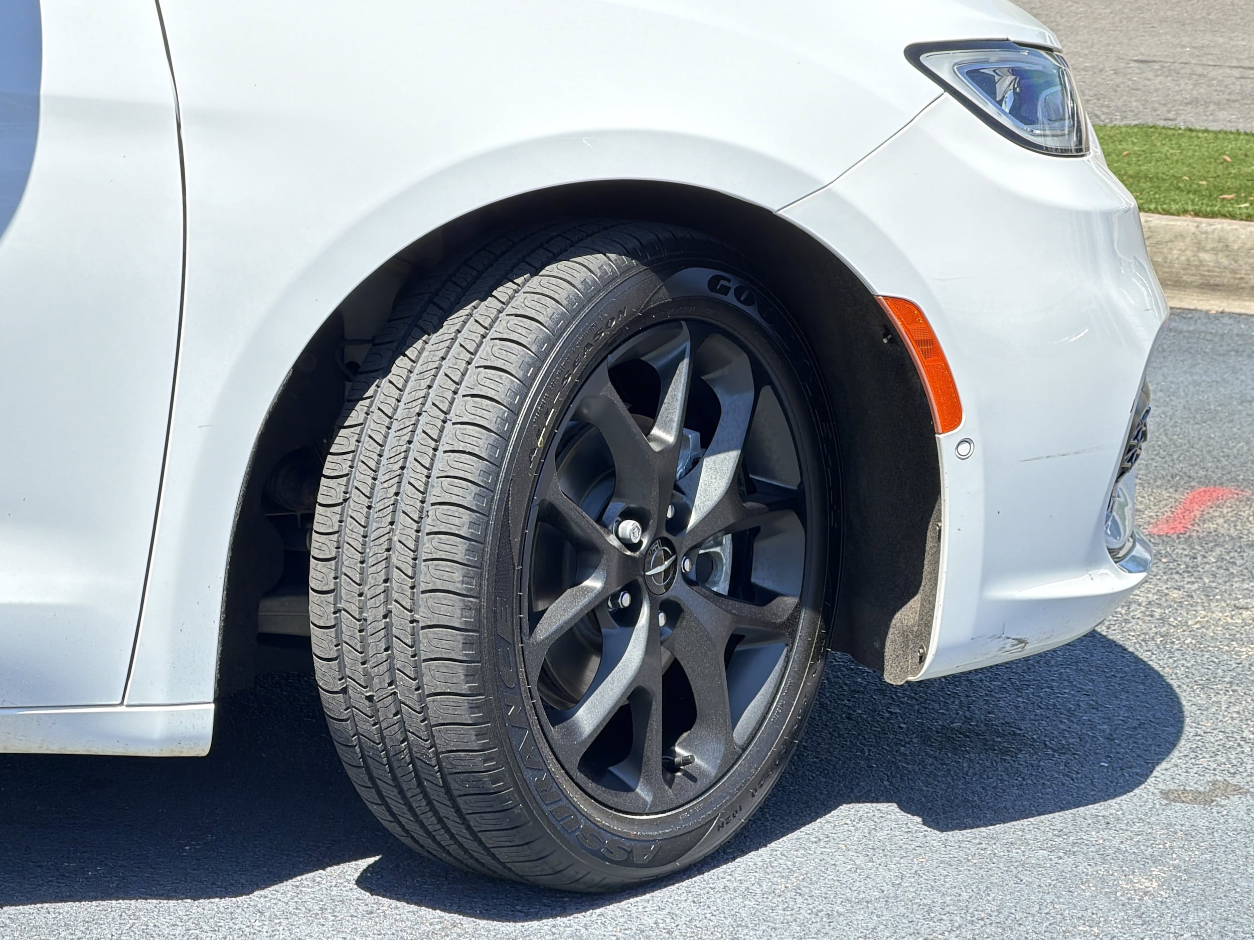 2023 Chrysler Pacifica Limited photo 6