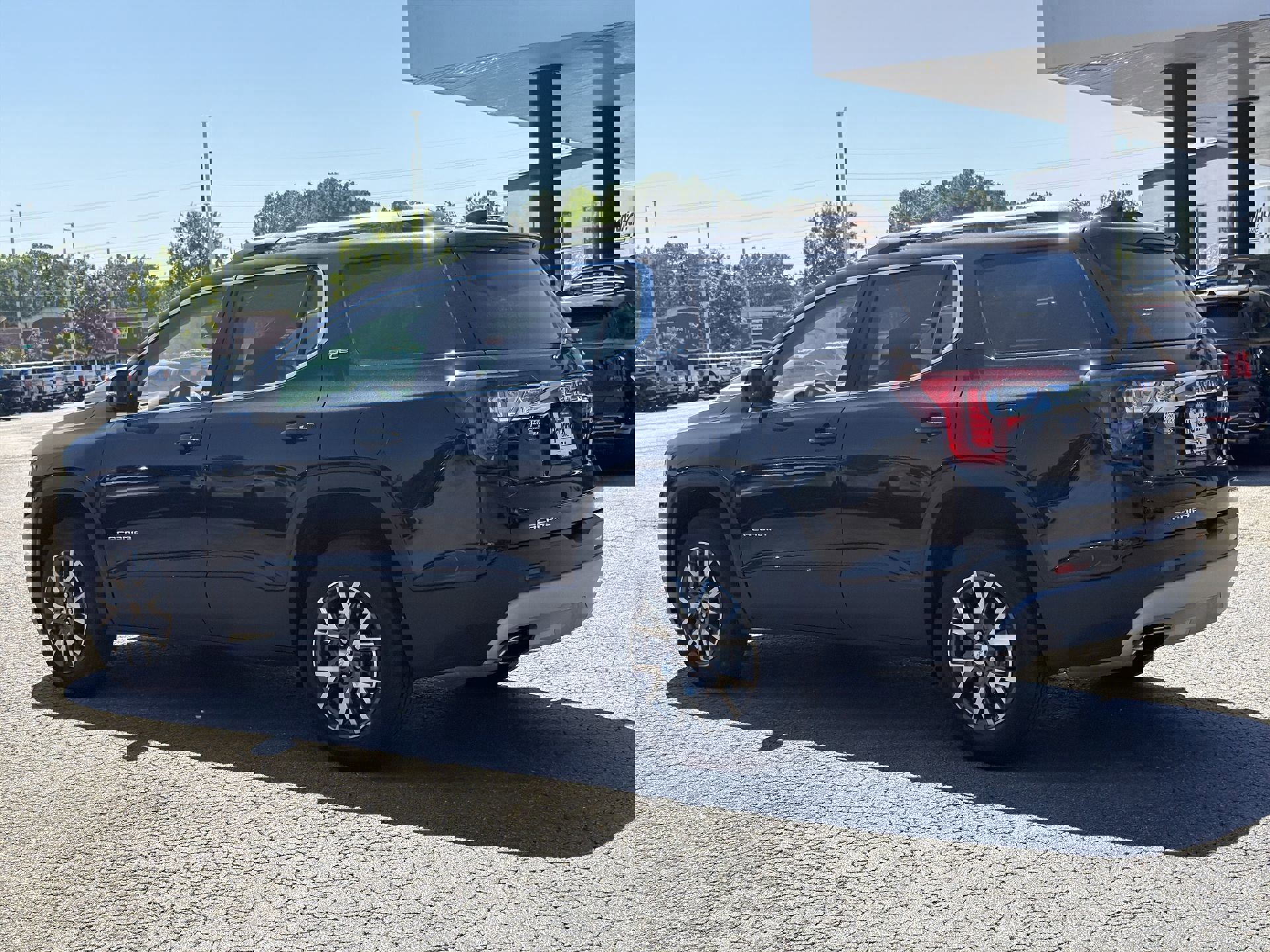 2023 GMC Acadia SLE photo 6