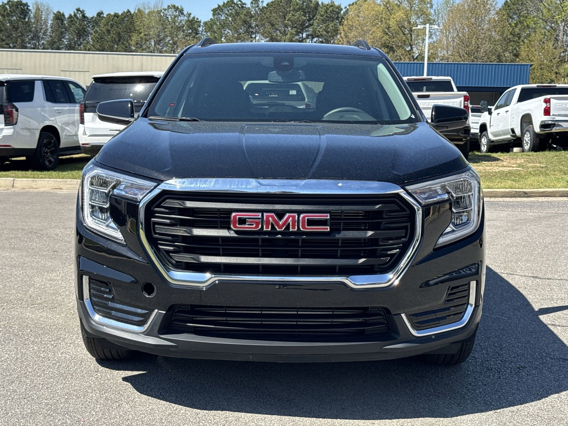 2024 GMC Terrain SLE photo 2