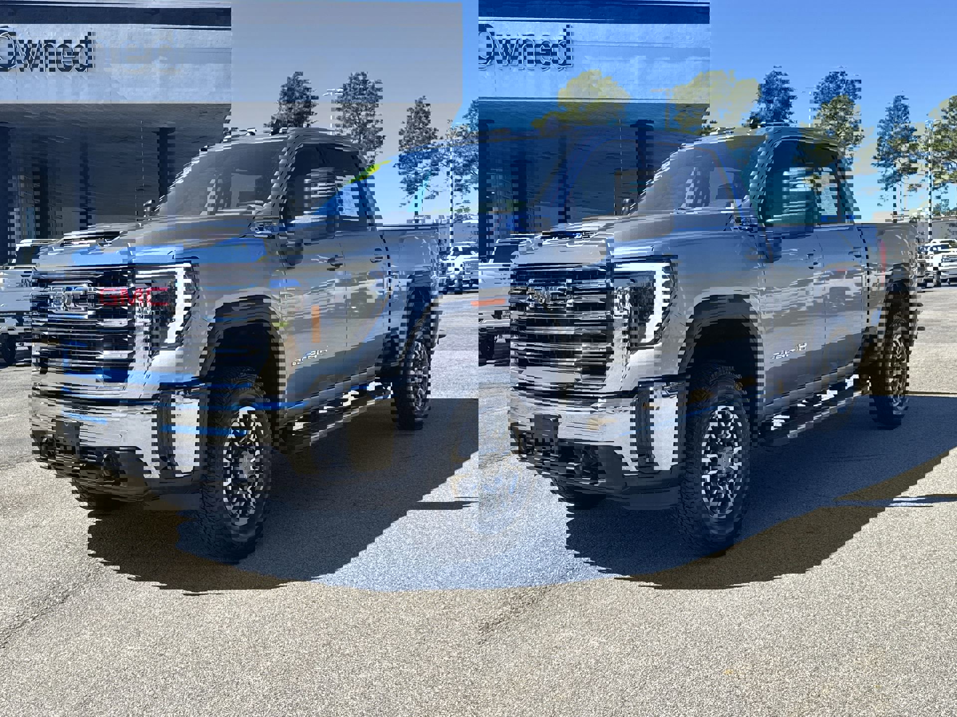 2025 Gmc Sierra 2500 HD SLE photo 3