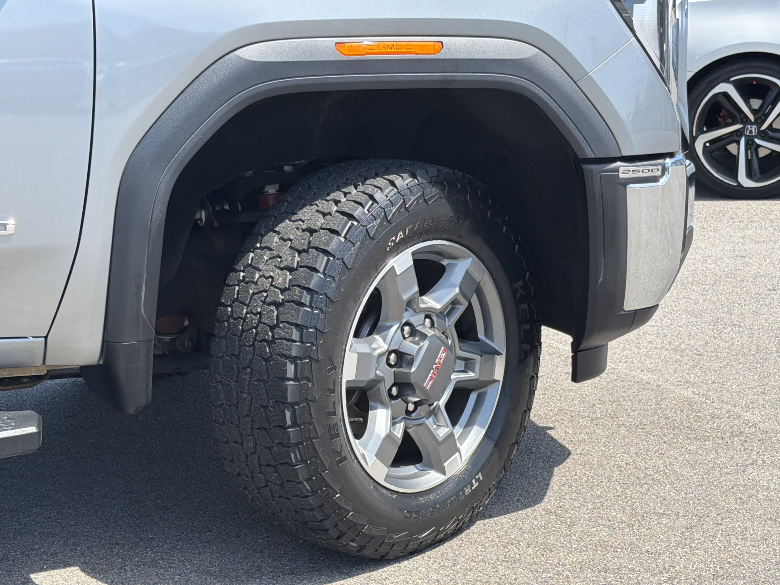 2025 GMC Sierra 2500HD SLE photo 4