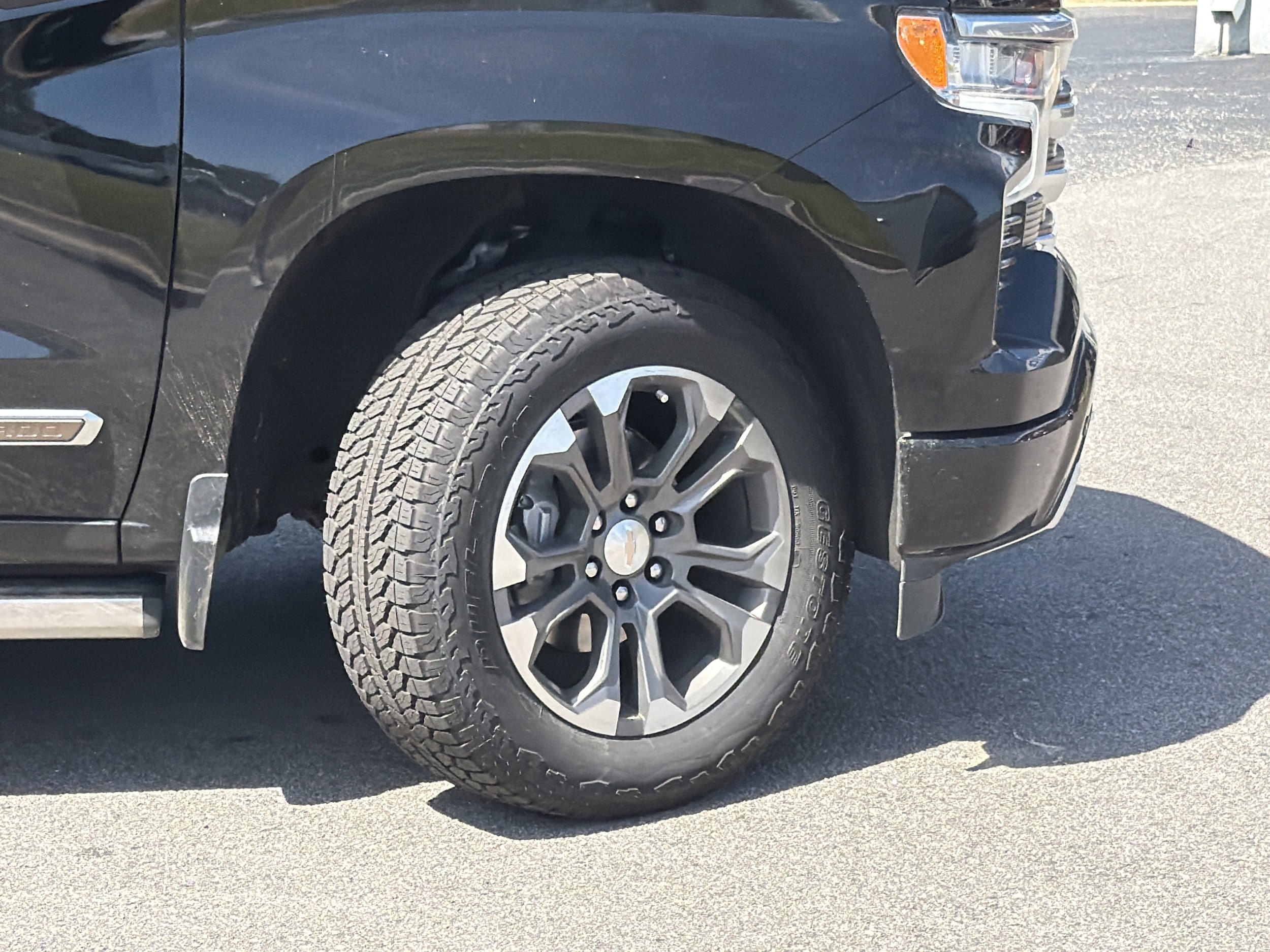 2022 Chevrolet Silverado 1500 High Country photo 2