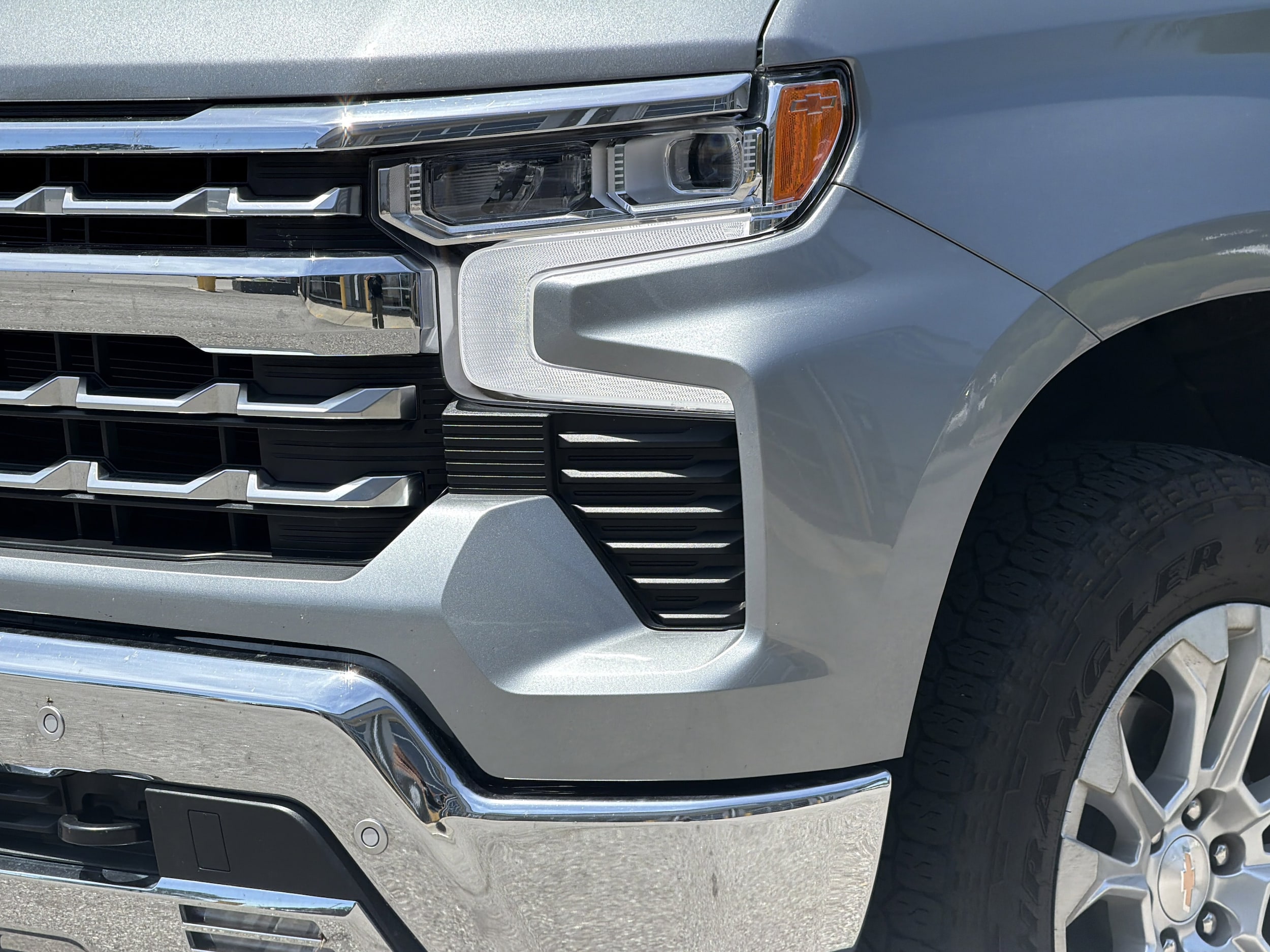 2024 Chevrolet Silverado 1500 LTZ photo 3