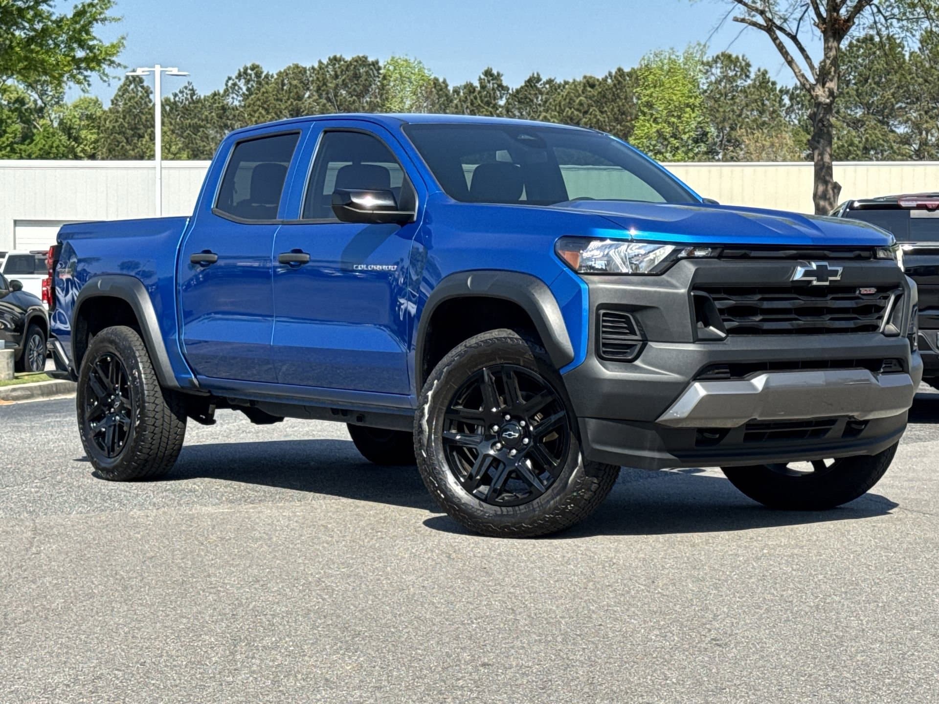 2024 Chevrolet Colorado 4WD Trail Boss photo 2