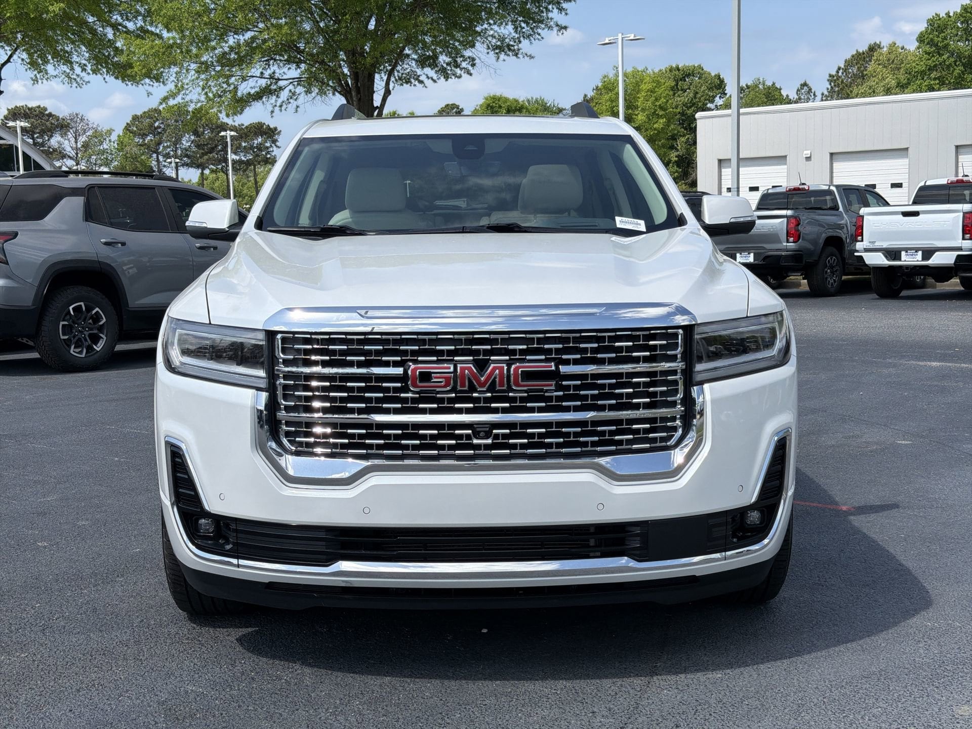 2023 GMC Acadia Denali photo 3