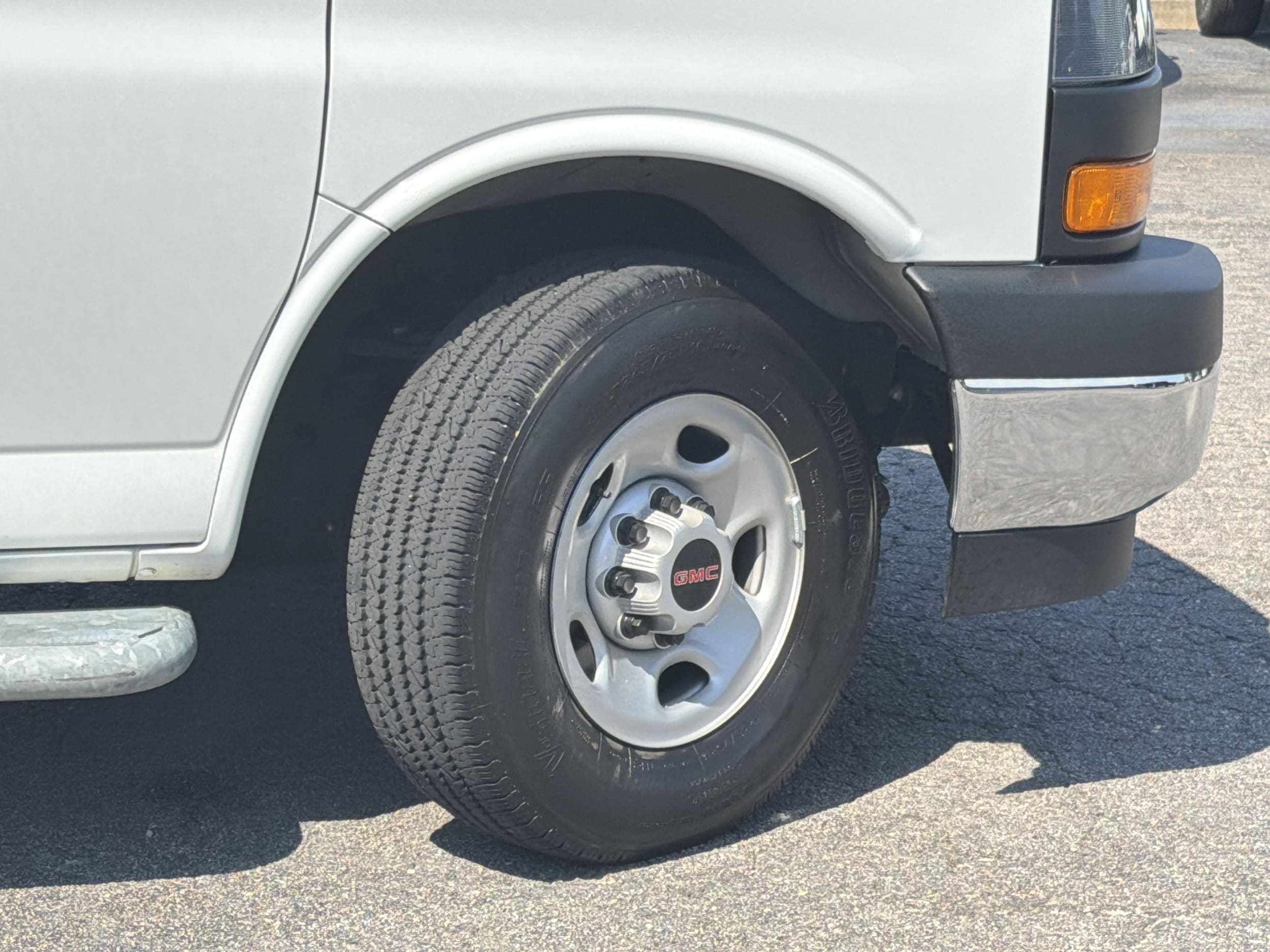 2024 GMC Savana Cargo Van photo 5