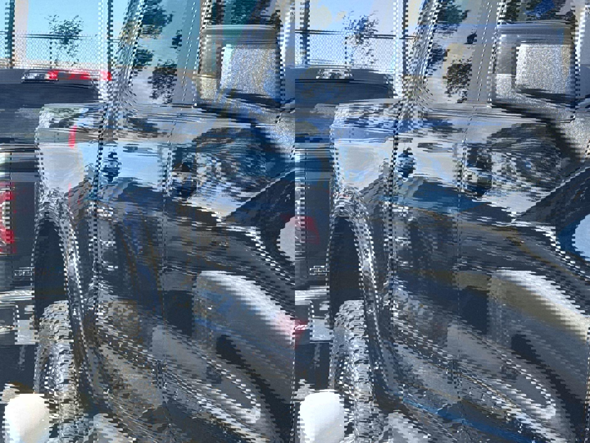 2022 Chevrolet Silverado 1500 RST photo 3